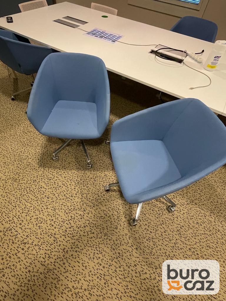 Fauteuil de réunion coque tissu bleu pivotant Majencia