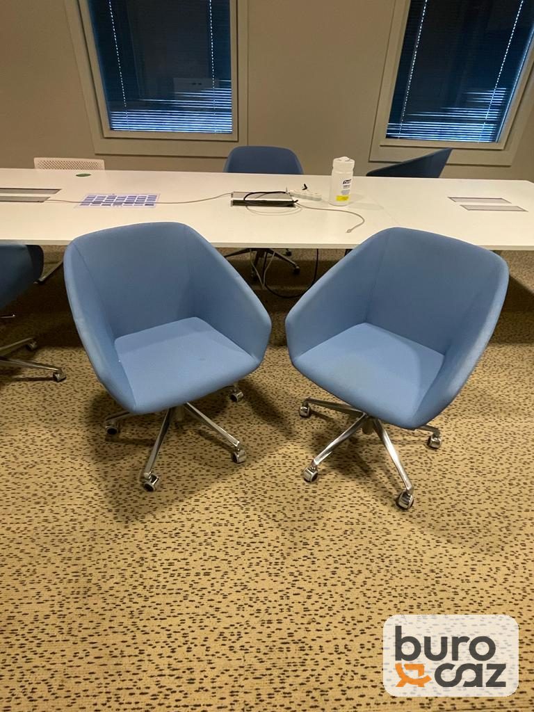 Fauteuil de réunion coque tissu bleu pivotant Majencia — photo 2