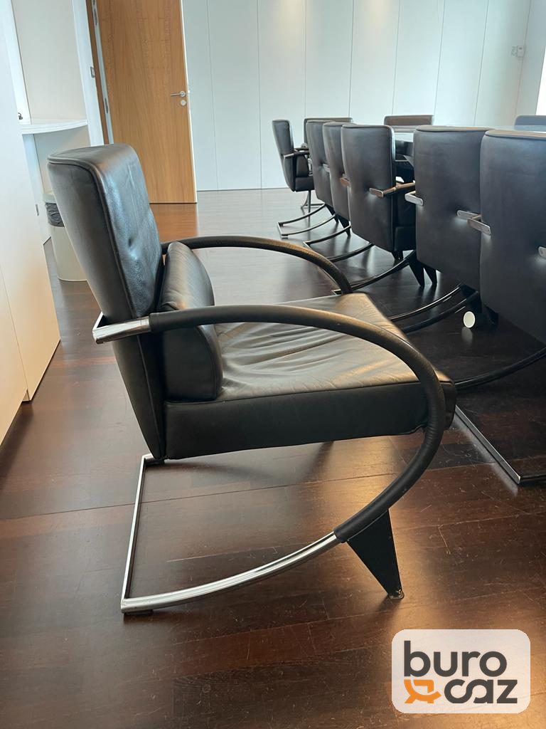Fauteuil de réunion cuir noir accoudoirs arqués — photo 3