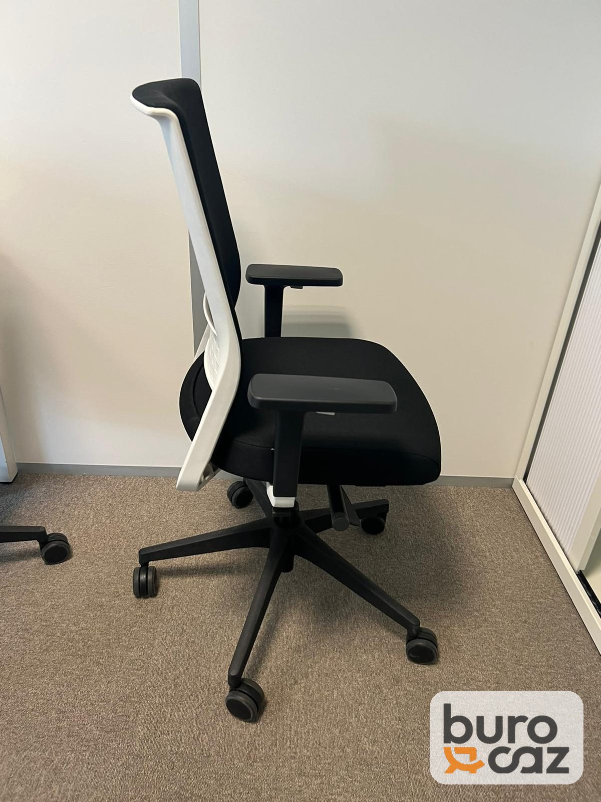 Fauteuil ergonomique Actiu résille noire structure blanche — photo 5