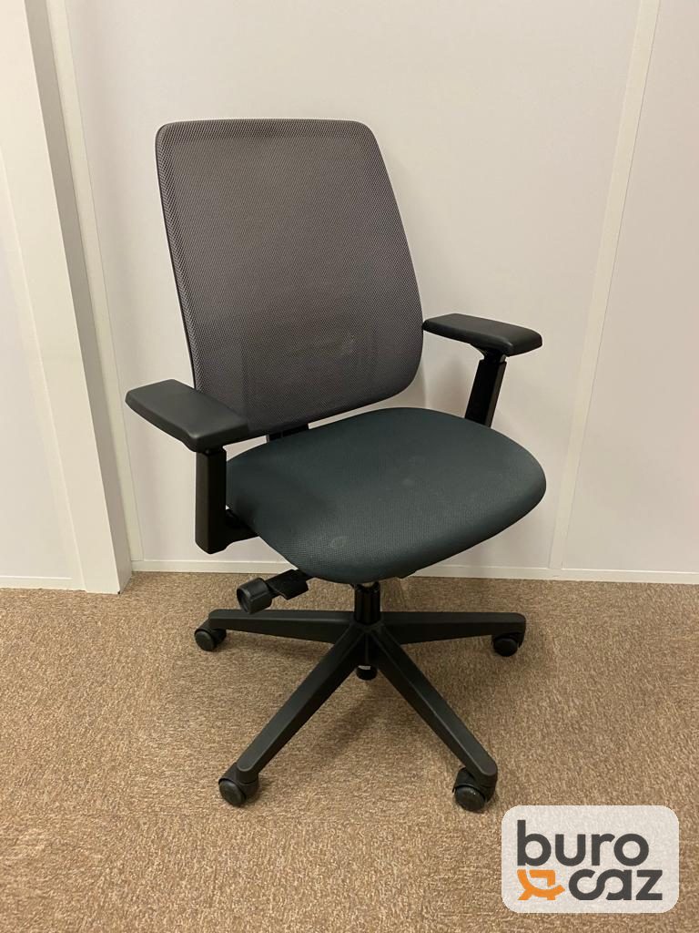 Fauteuil ergonomique dossier résille grise assise anthracite — photo 3