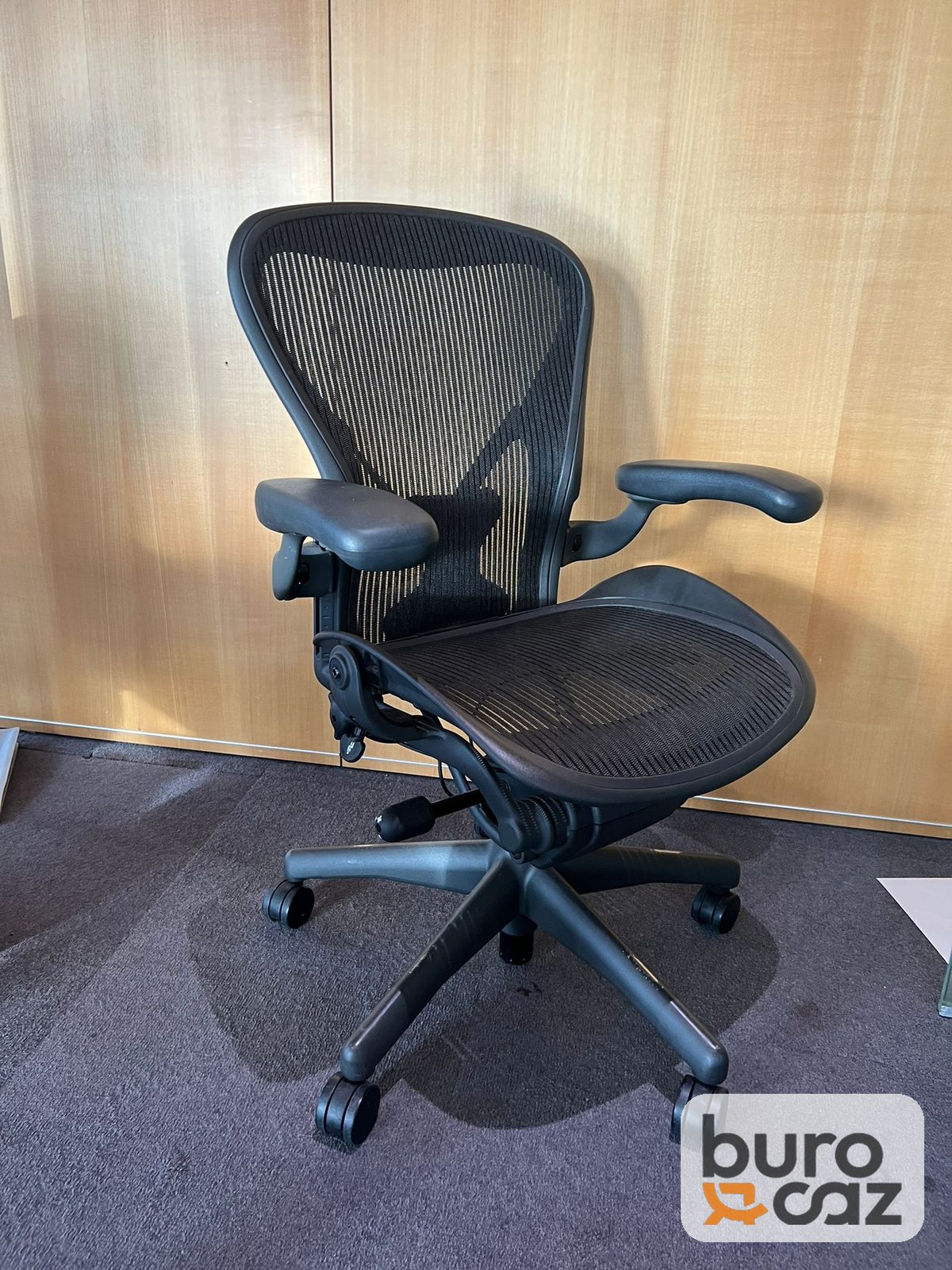 Fauteuil ergonomique Herman Miller Aeron résille noire — photo 2