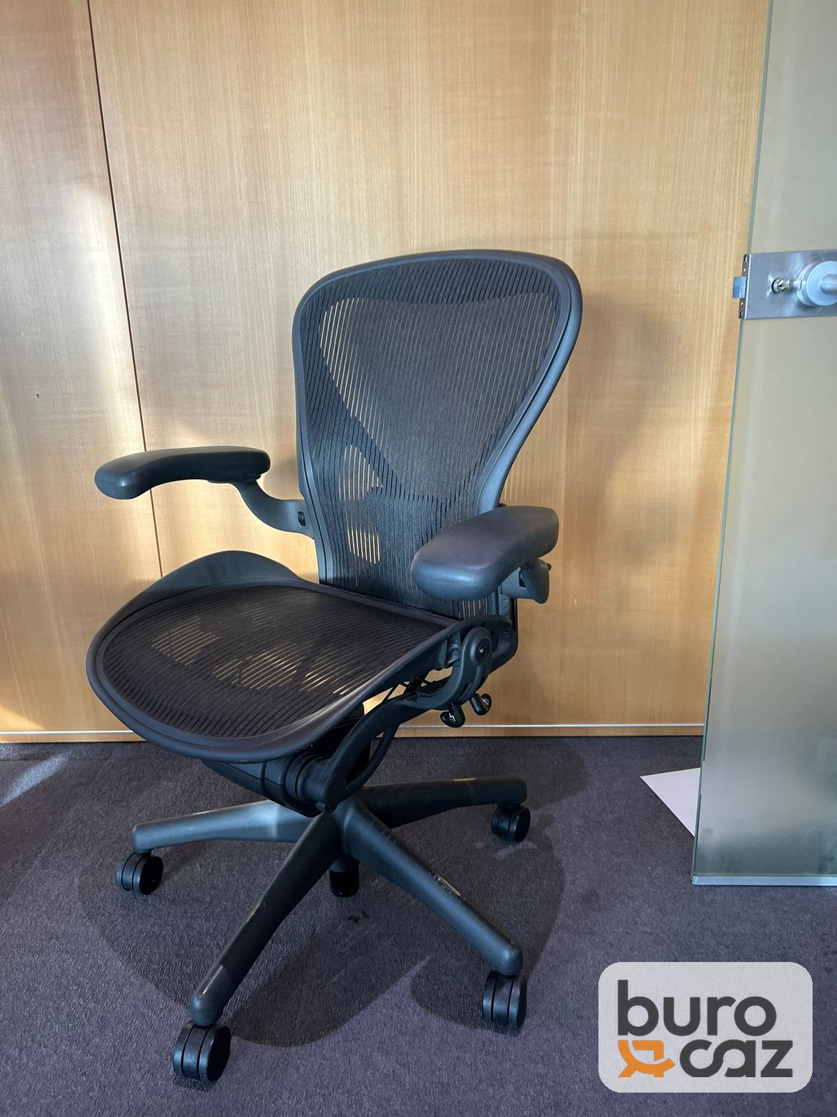 Fauteuil ergonomique Herman Miller Aeron résille noire — photo 3