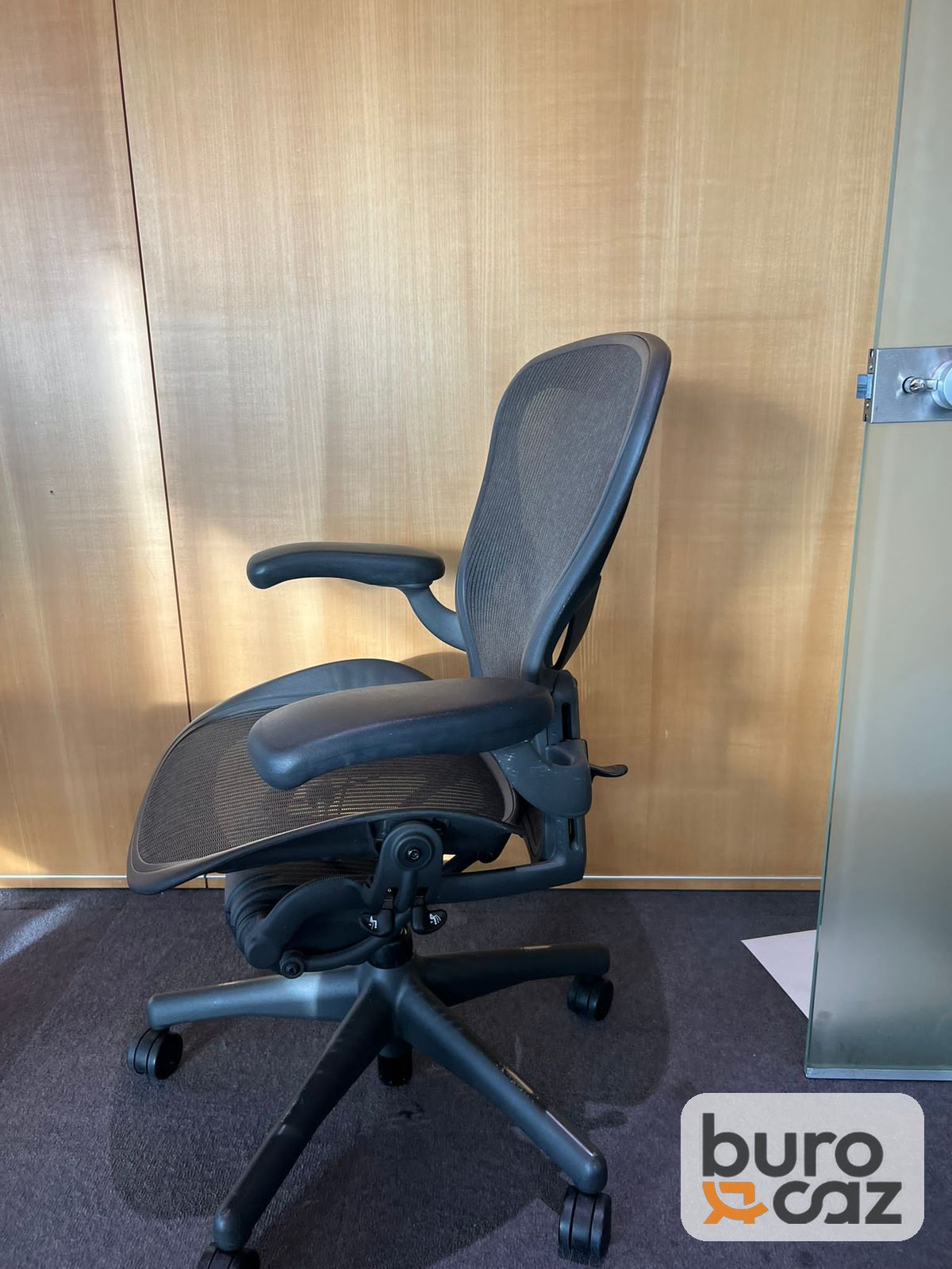 Fauteuil ergonomique Herman Miller Aeron résille noire — photo 4