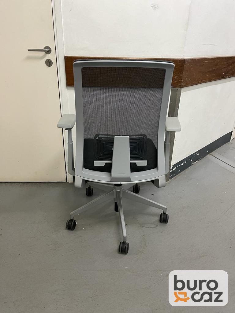 Fauteuil ergonomique résille anthracite structure grise — photo 4