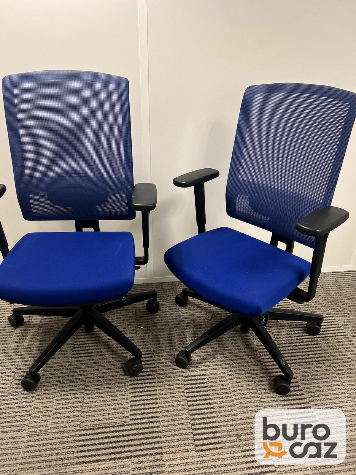 Fauteuil ergonomique résille bleue assise bleue — photo 2