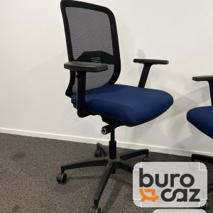 Fauteuil ergonomique résille noire assise bleue