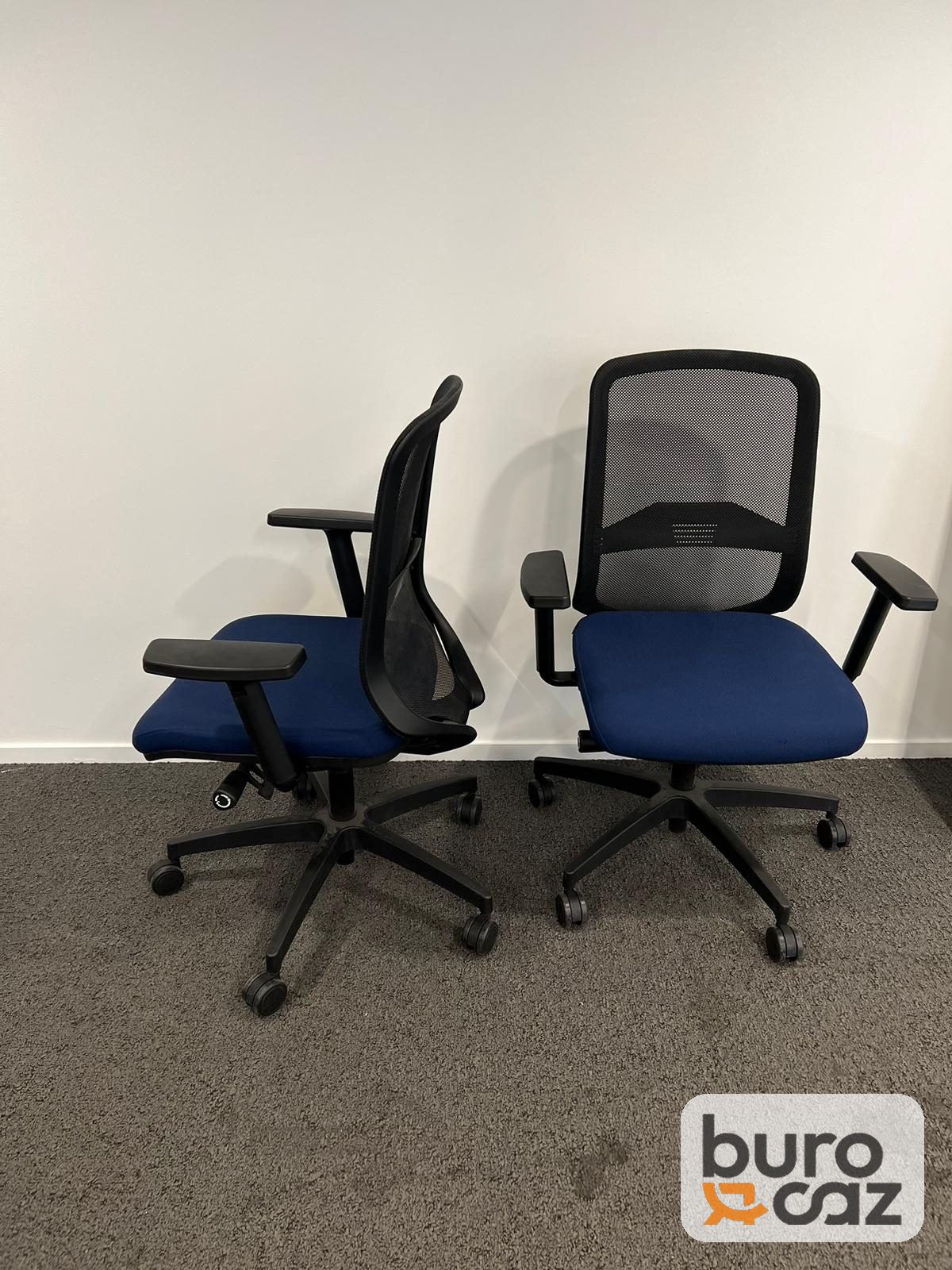 Fauteuil ergonomique résille noire assise bleue — photo 6