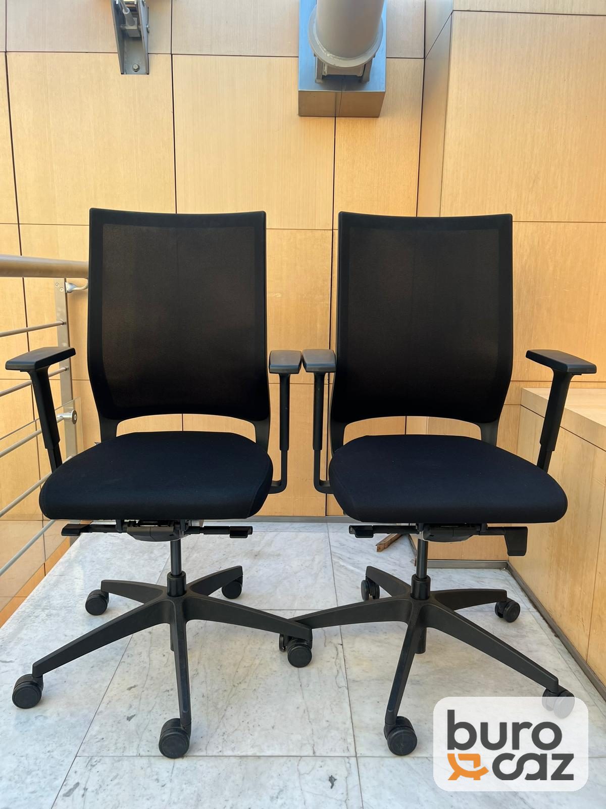 Fauteuil ergonomique résille noire avec accoudoirs réglables