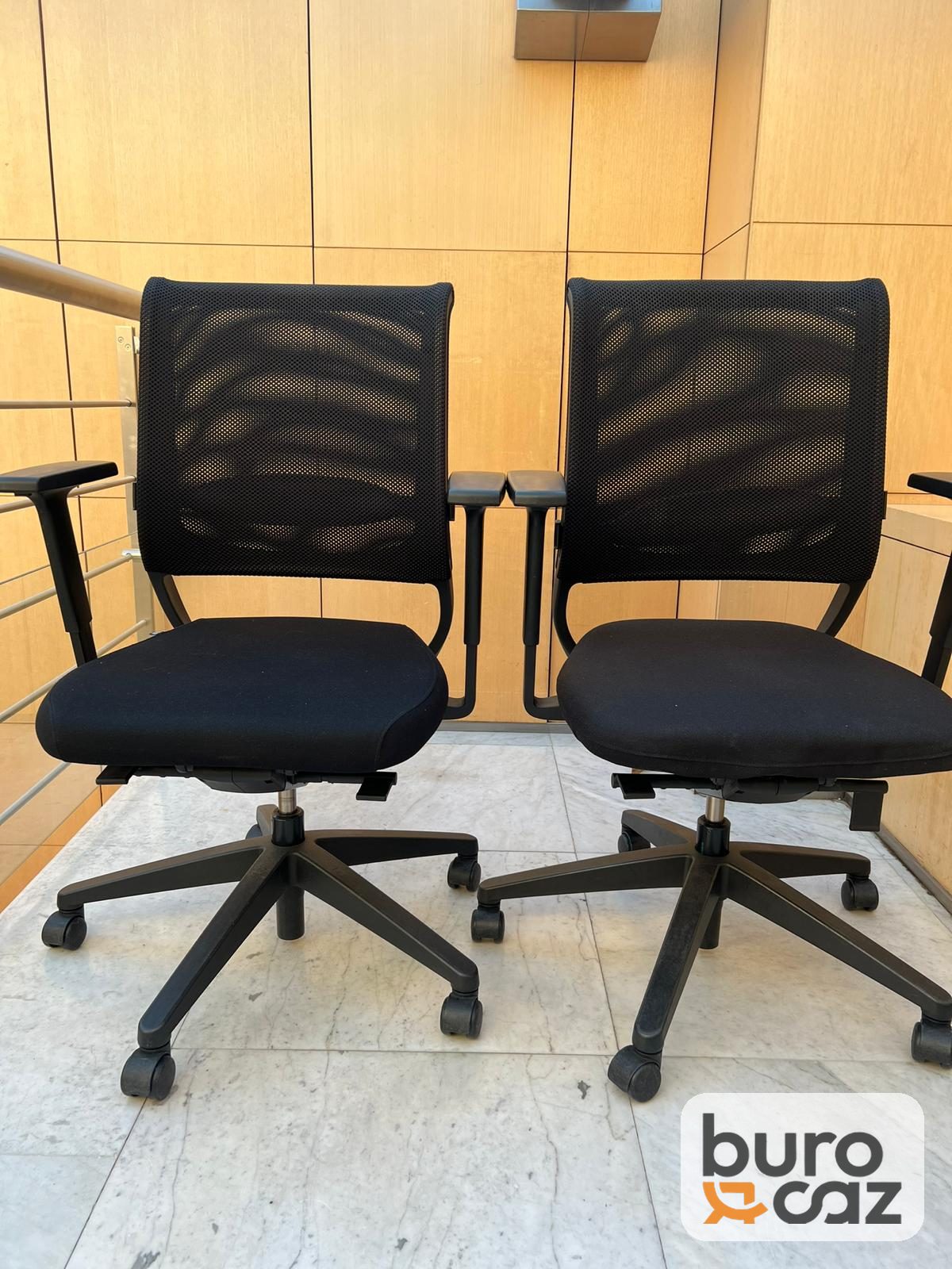 Fauteuil ergonomique résille noire avec accoudoirs réglables — photo 3