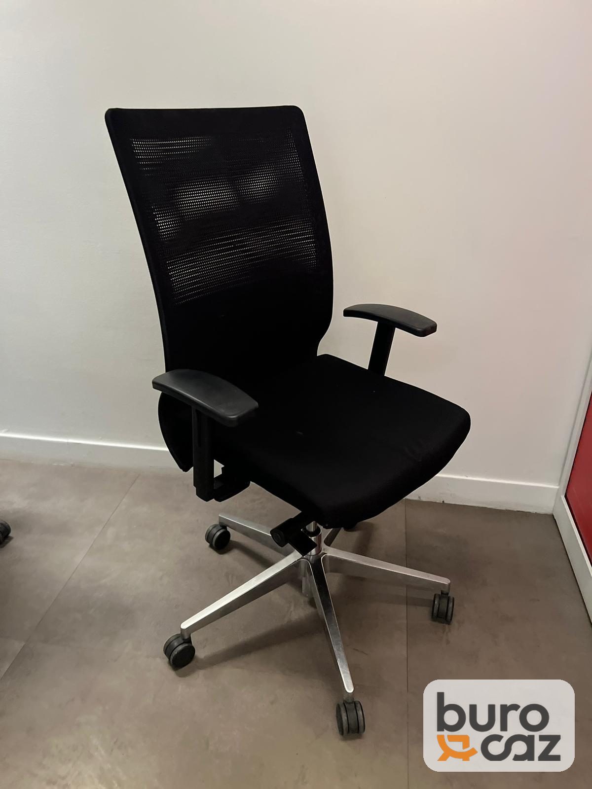 Fauteuil ergonomique résille noire piètement alu poli