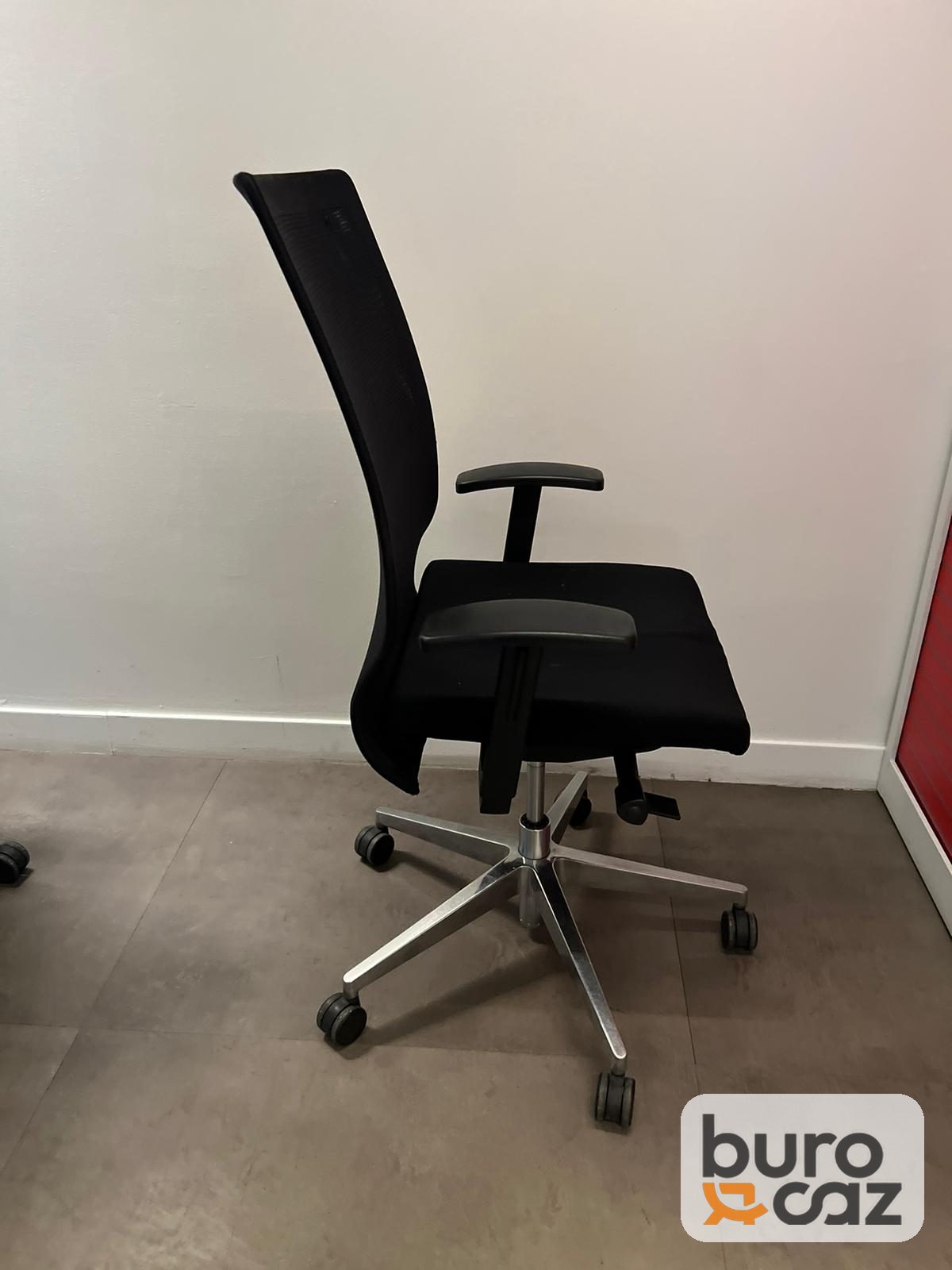 Fauteuil ergonomique résille noire piètement alu poli — photo 2