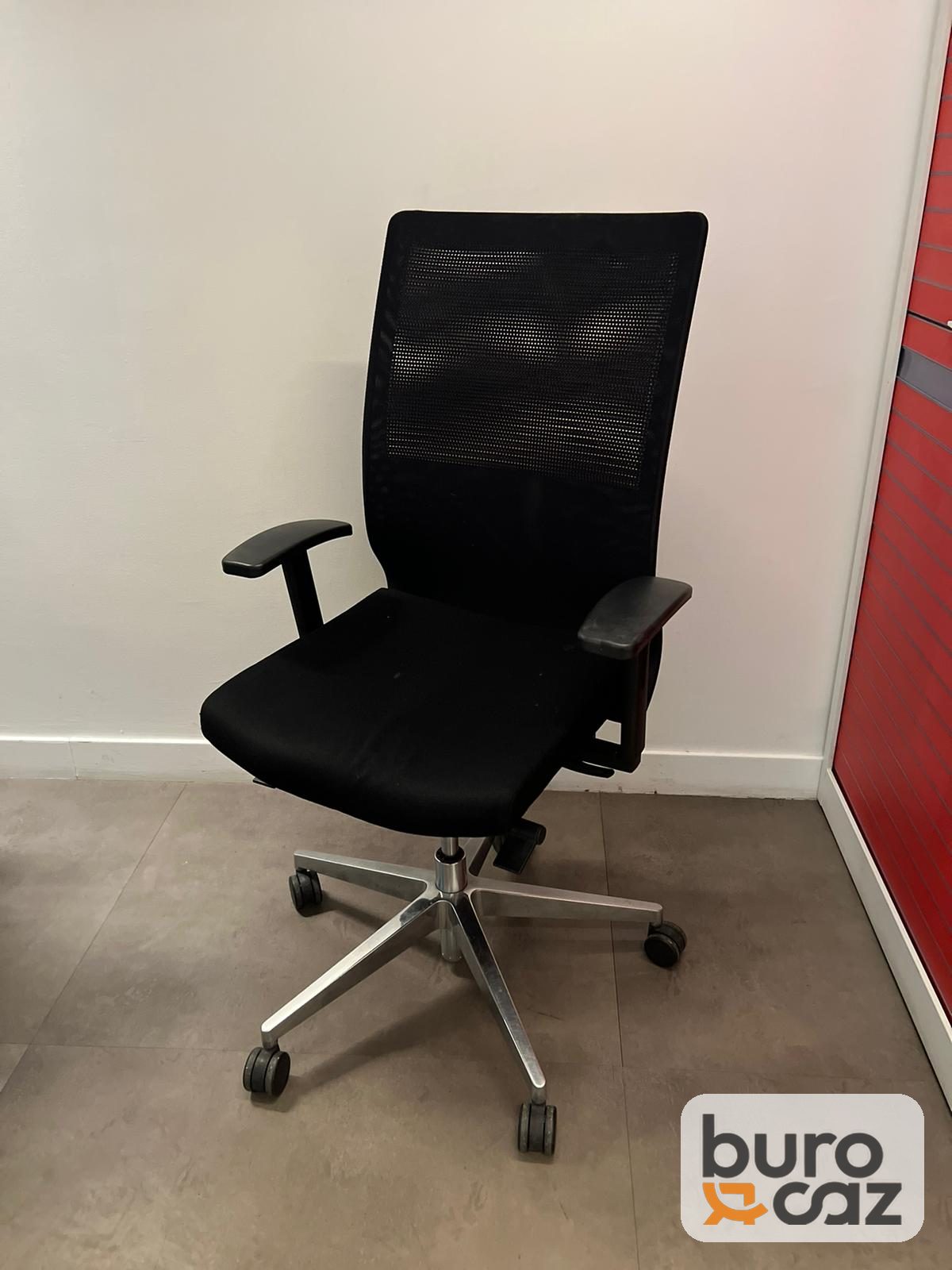 Fauteuil ergonomique résille noire piètement alu poli — photo 4