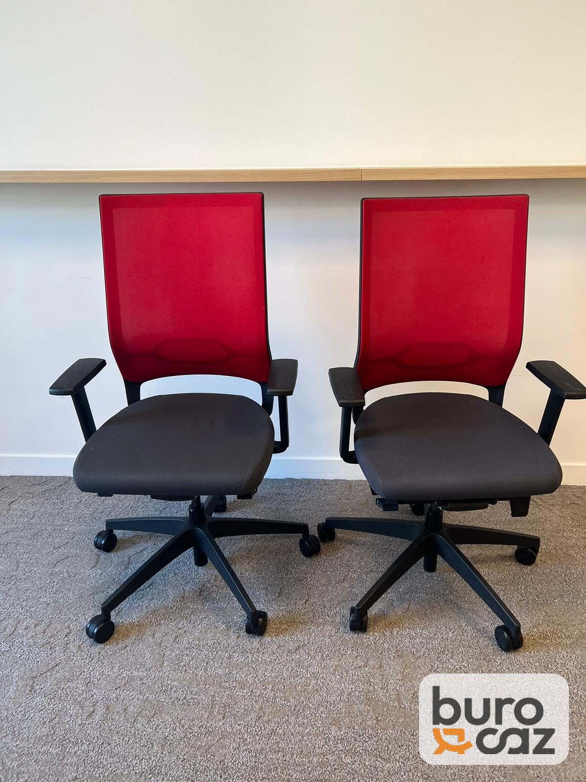 Fauteuil ergonomique résille rouge assise grise