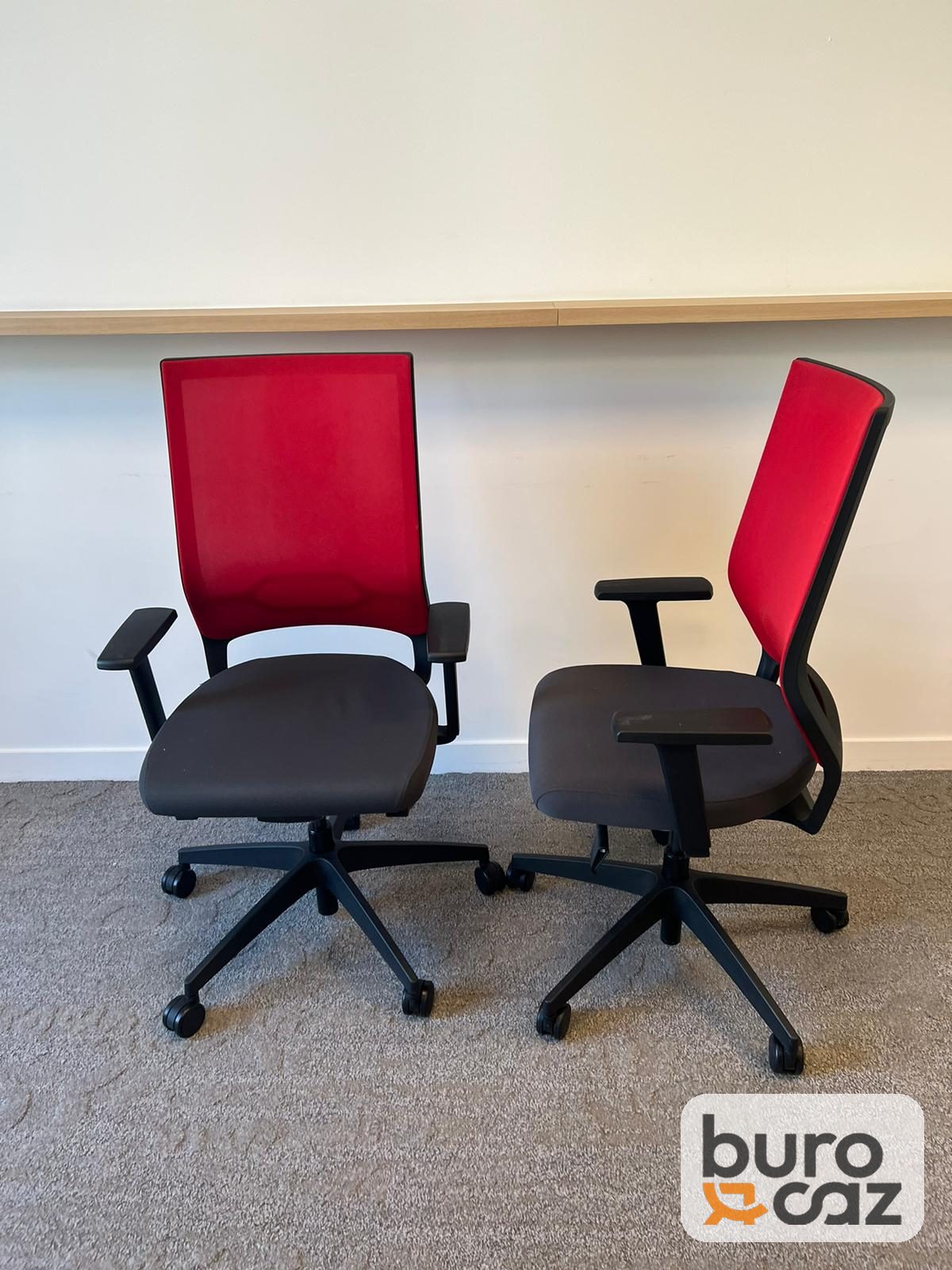 Fauteuil ergonomique résille rouge assise grise — photo 5