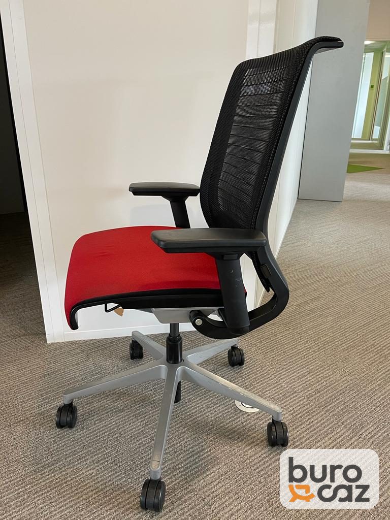 Fauteuil ergonomique Steelcase Think dossier résille noir assise rouge