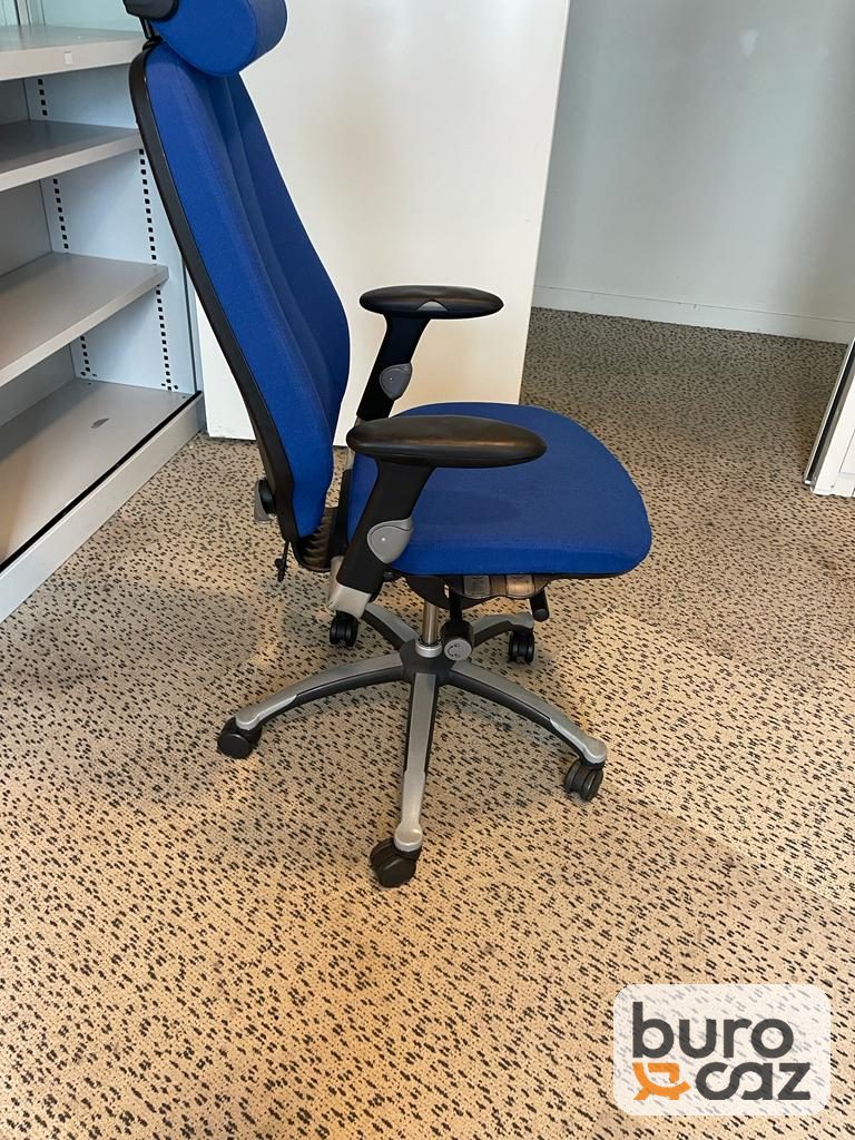 Fauteuil ergonomique tissu bleu avec appui-tête — photo 3