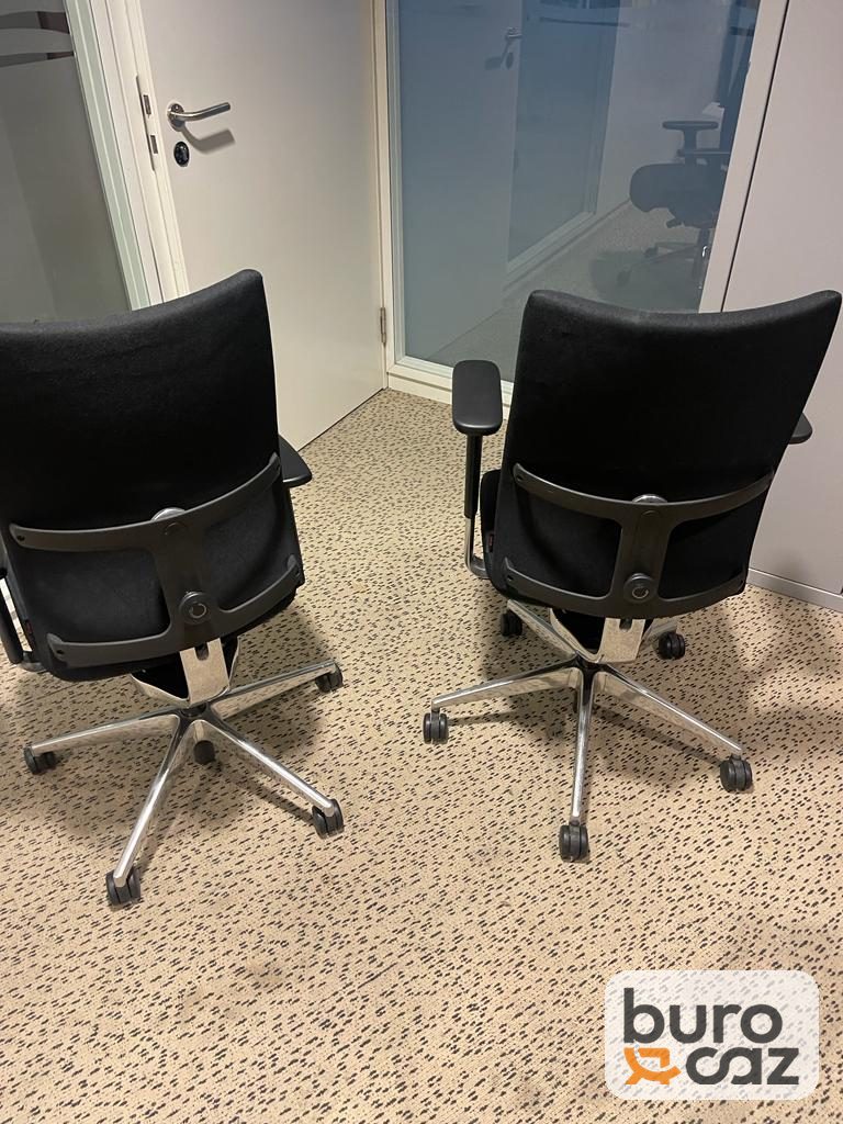 Fauteuil ergonomique tissu noir piétement aluminium — photo 5
