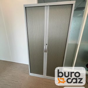 Grande armoire métallique à rideaux gris fumé