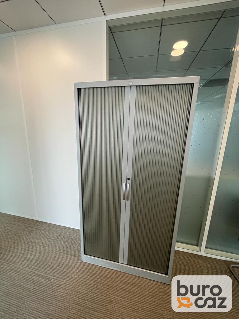 Grande armoire métallique à rideaux gris fumé — photo 2