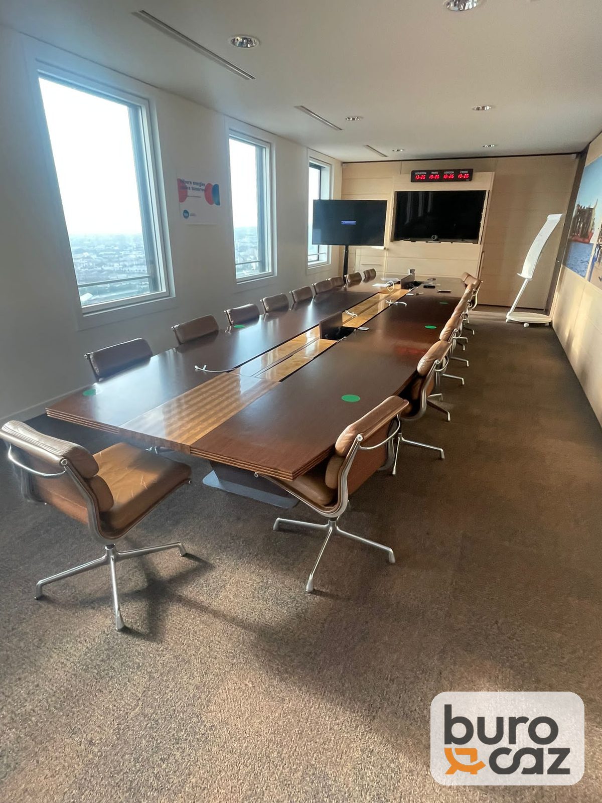 Grande table de conférence bois foncé avec bande centrale bois clair — photo 2