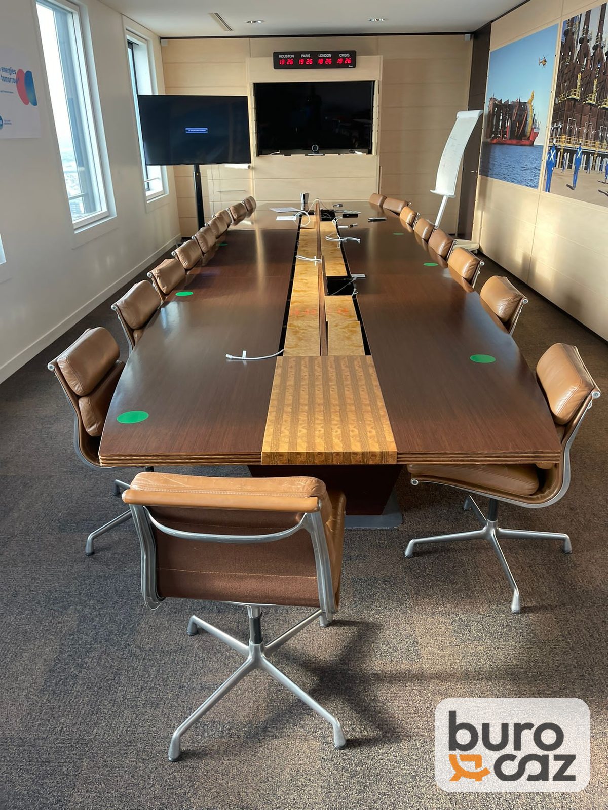 Grande table de conférence bois foncé avec bande centrale bois clair — photo 4