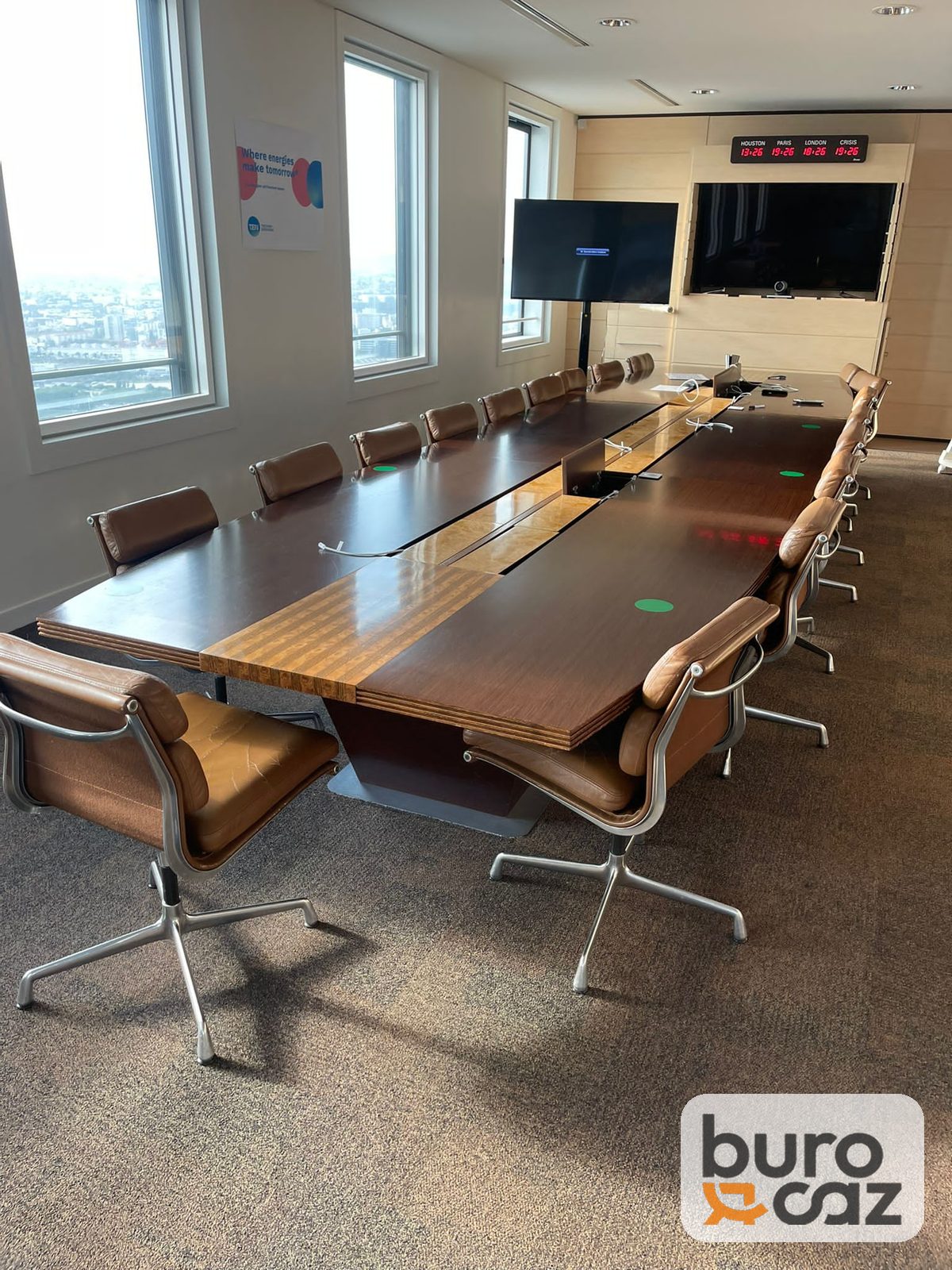 Grande table de conférence bois foncé avec bande centrale bois clair — photo 5
