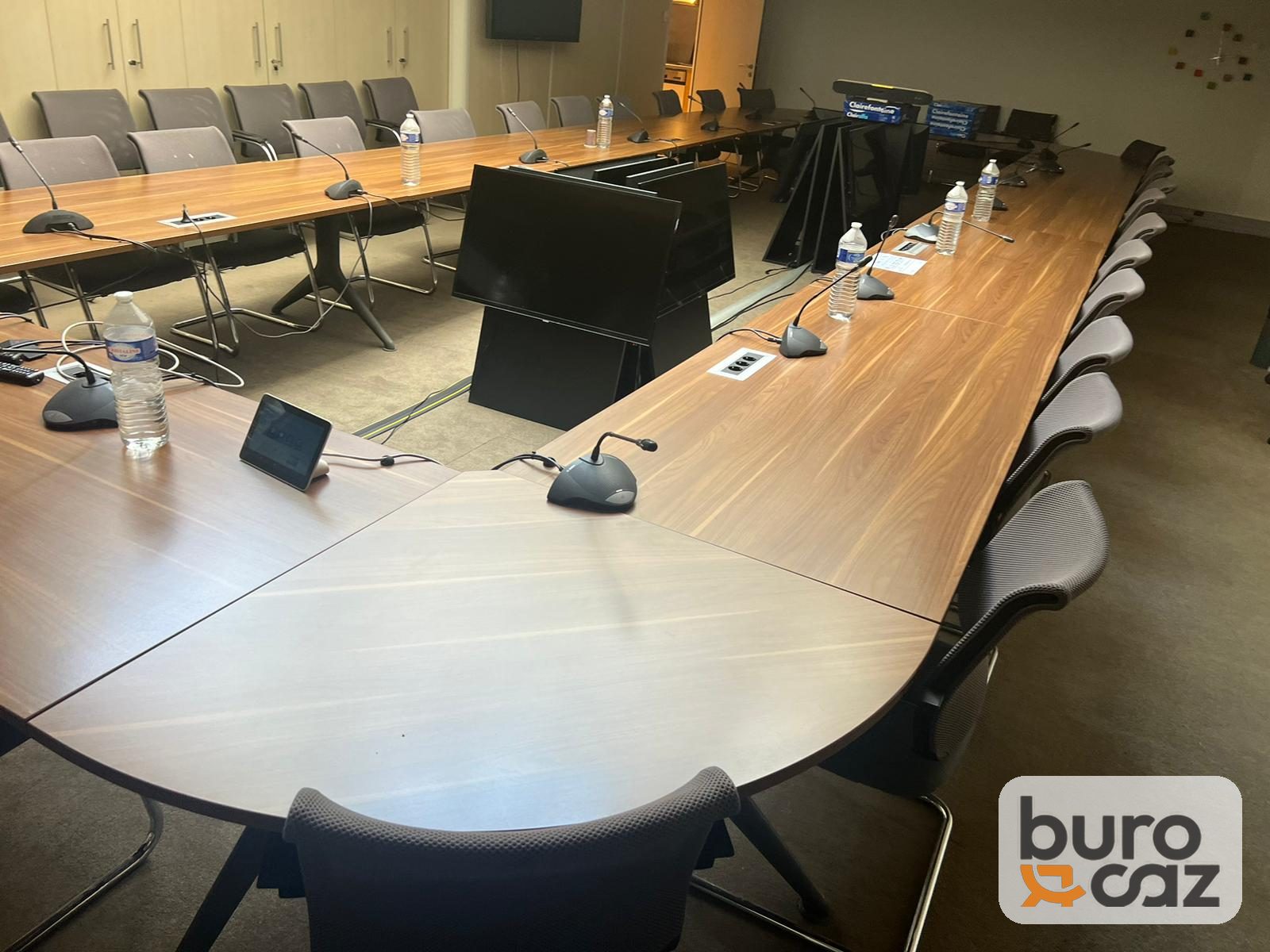 Grande table de conférence en U finition noyer — photo 4
