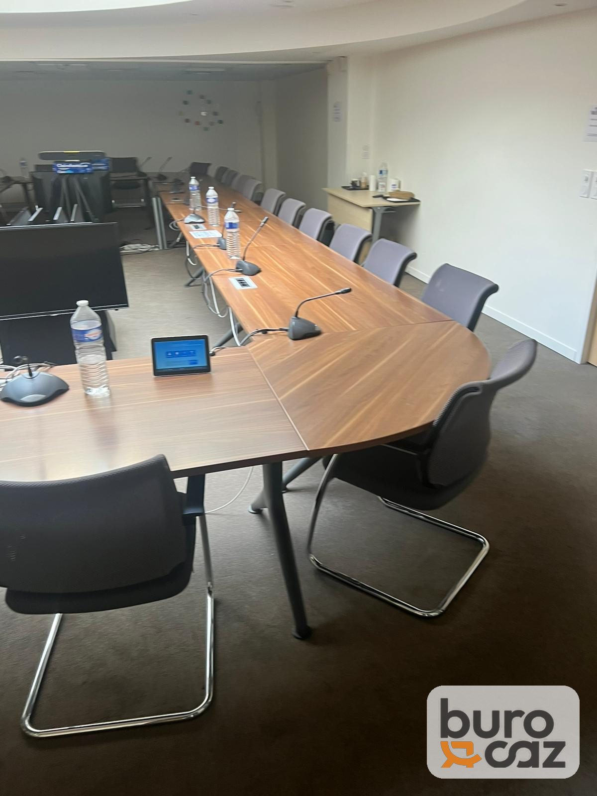 Grande table de conférence en U finition noyer — photo 6