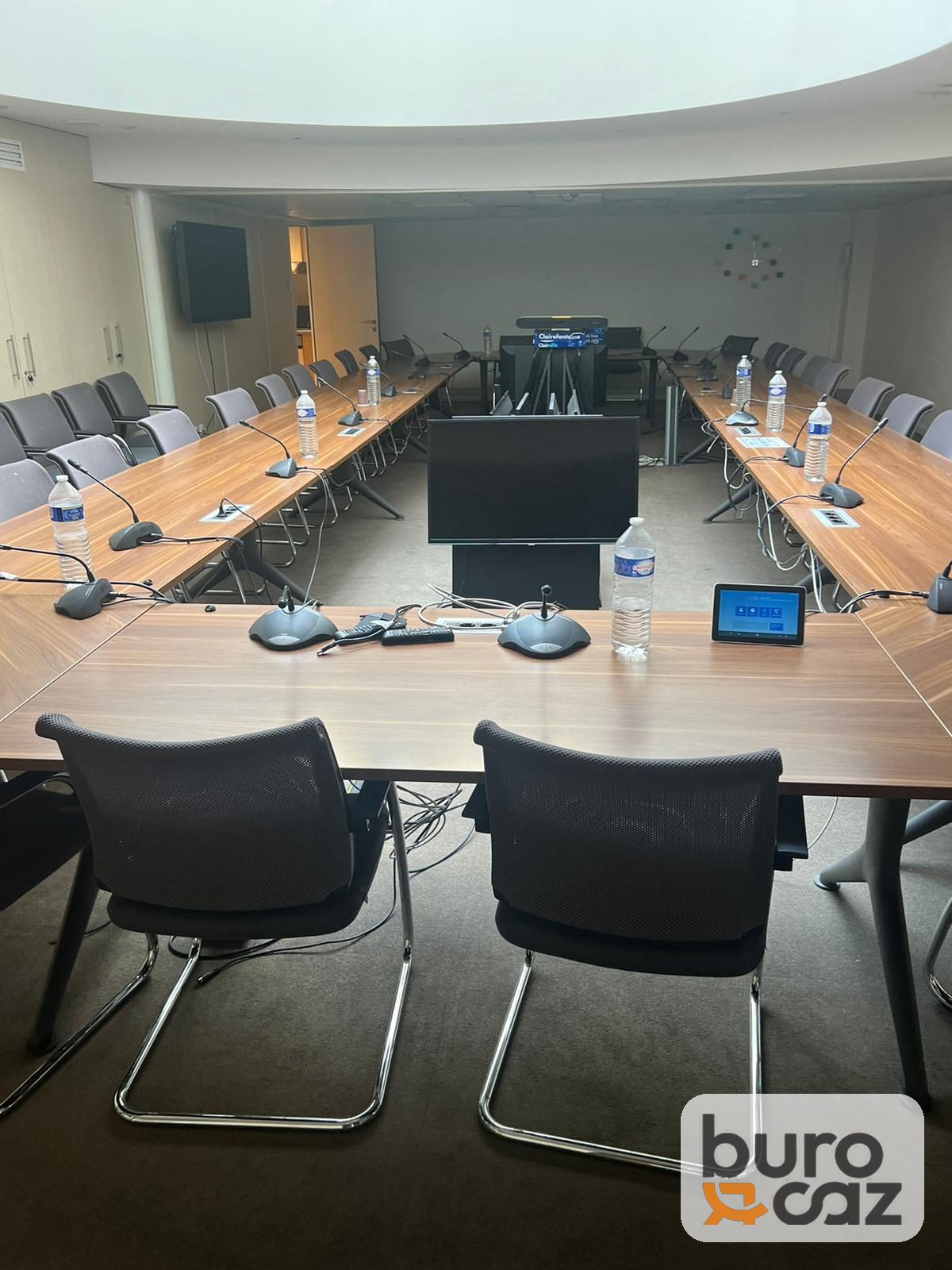 Grande table de conférence en U finition noyer — photo 7