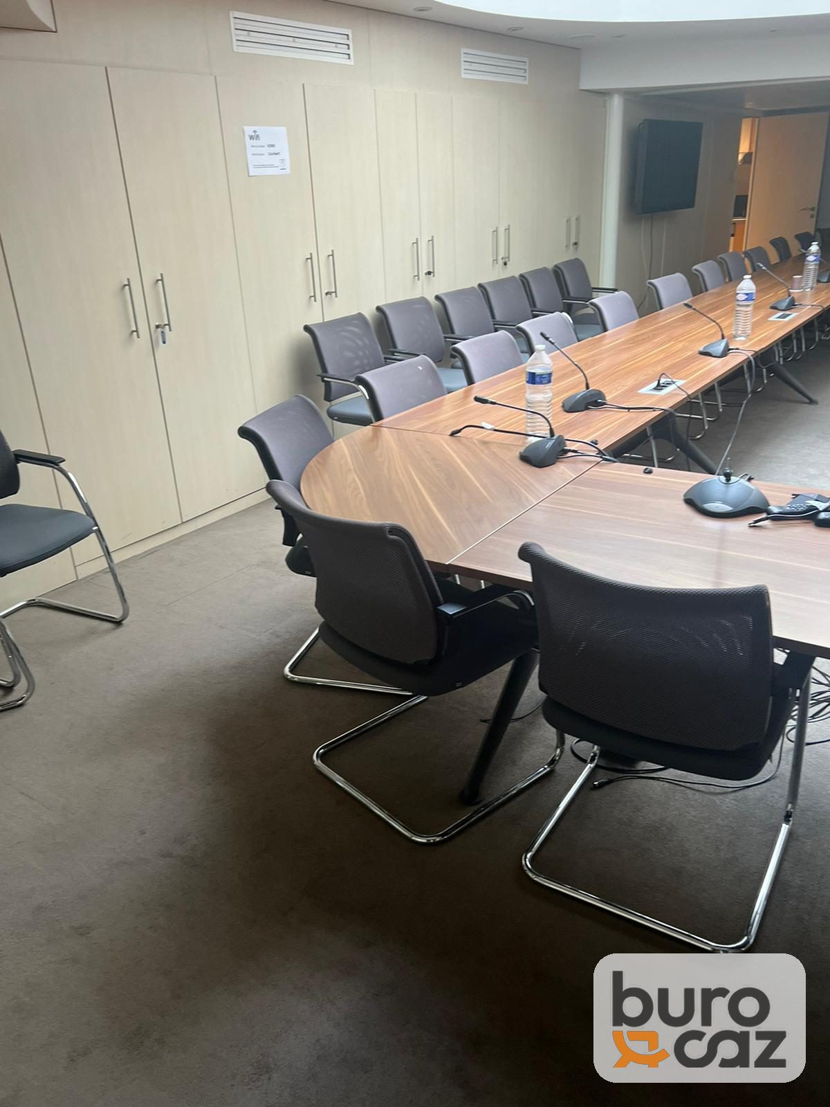 Grande table de conférence en U finition noyer — photo 8