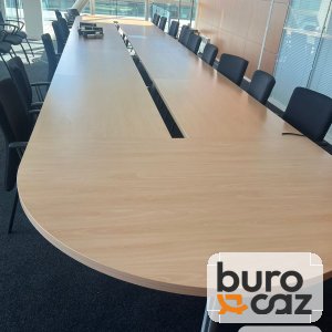 Grande table de conférence hêtre bouts arrondis avec goulotte centrale