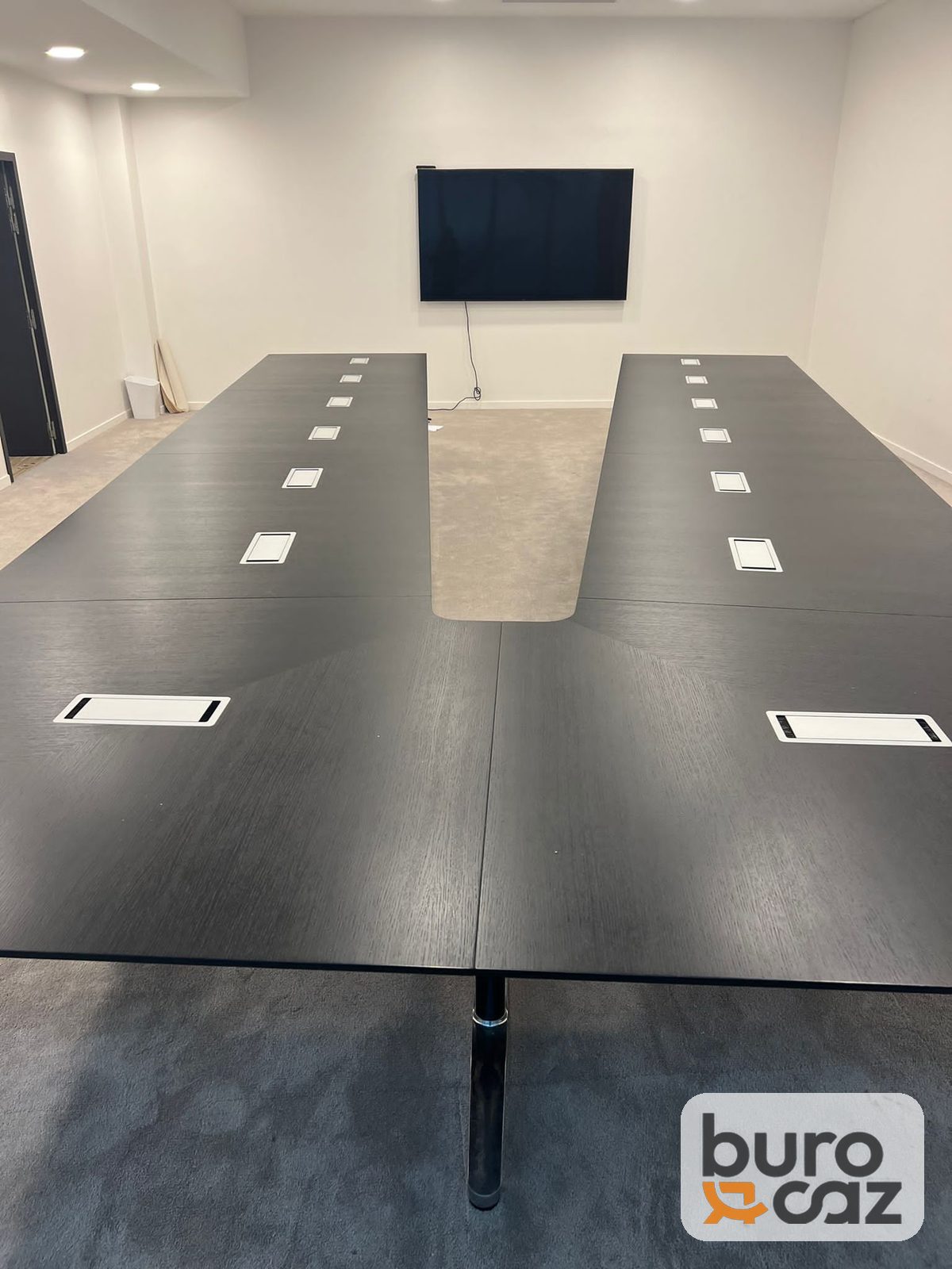 Grande table de conférence noire connectée modulaire — photo 4