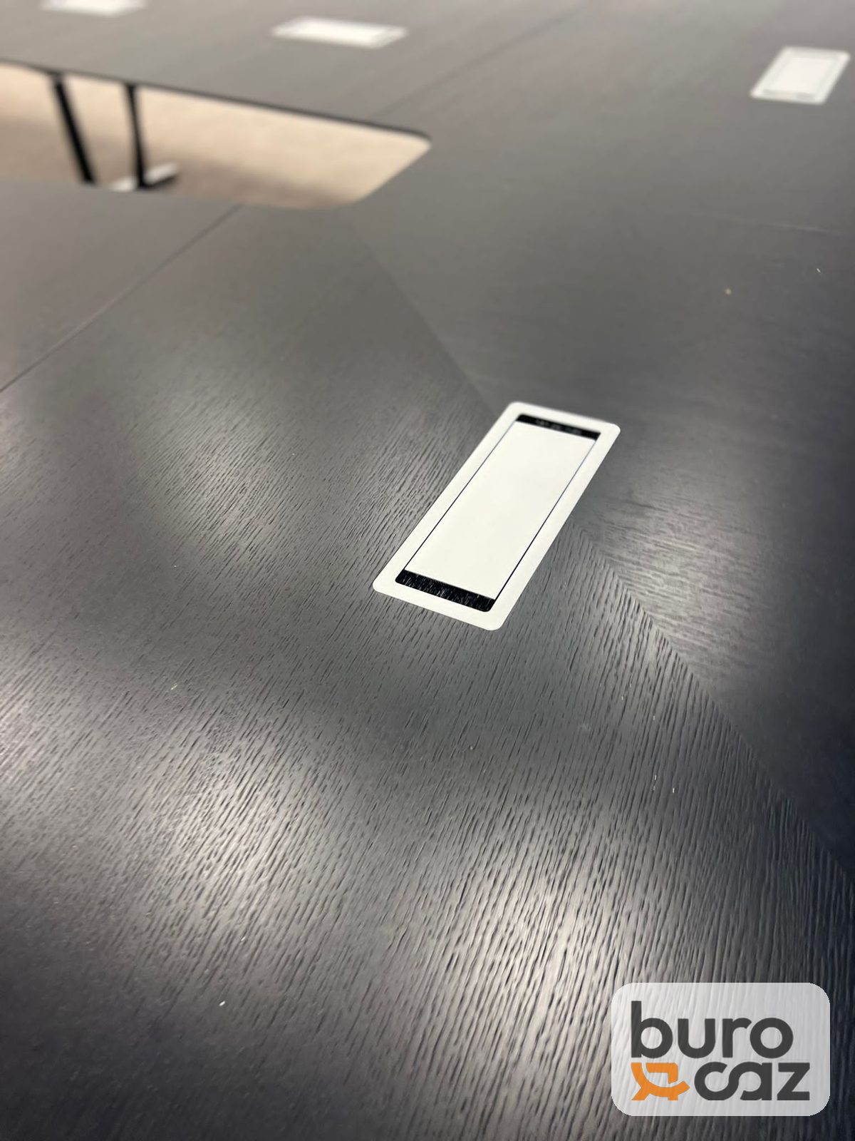 Grande table de conférence noire connectée modulaire — photo 6