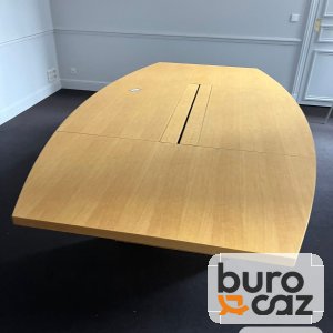 Grande table de conférence tonneau chêne avec goulotte centrale