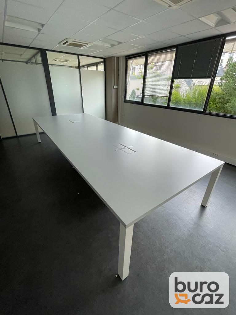 Grande table de réunion blanche — photo 2