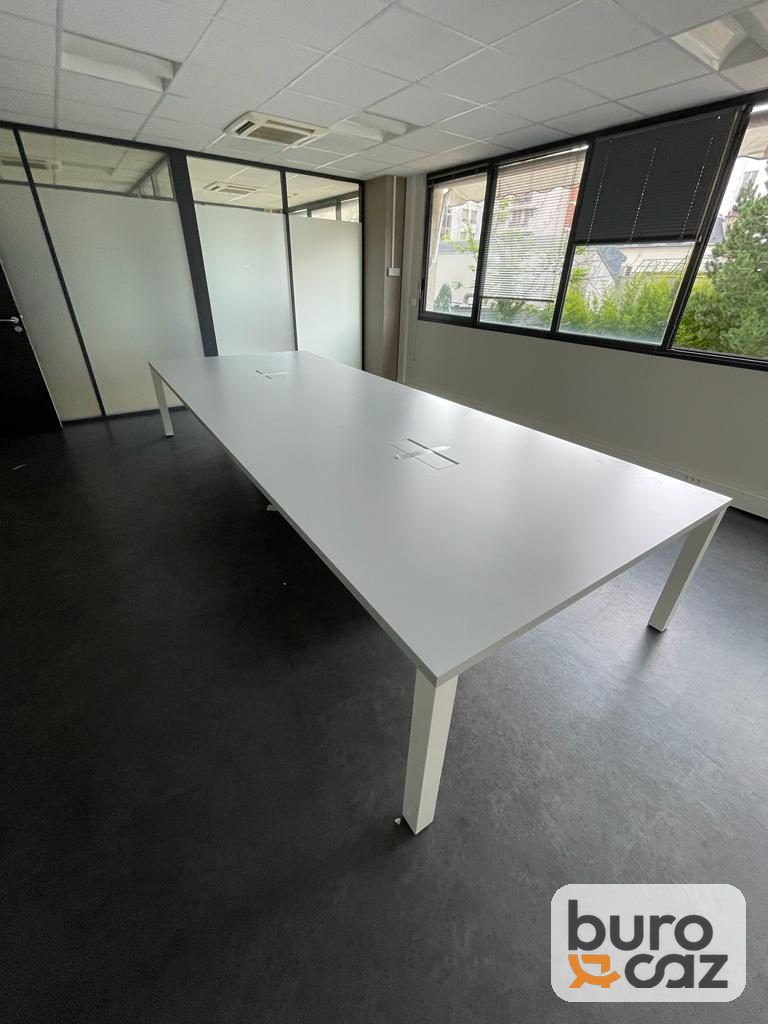 Grande table de réunion blanche — photo 3