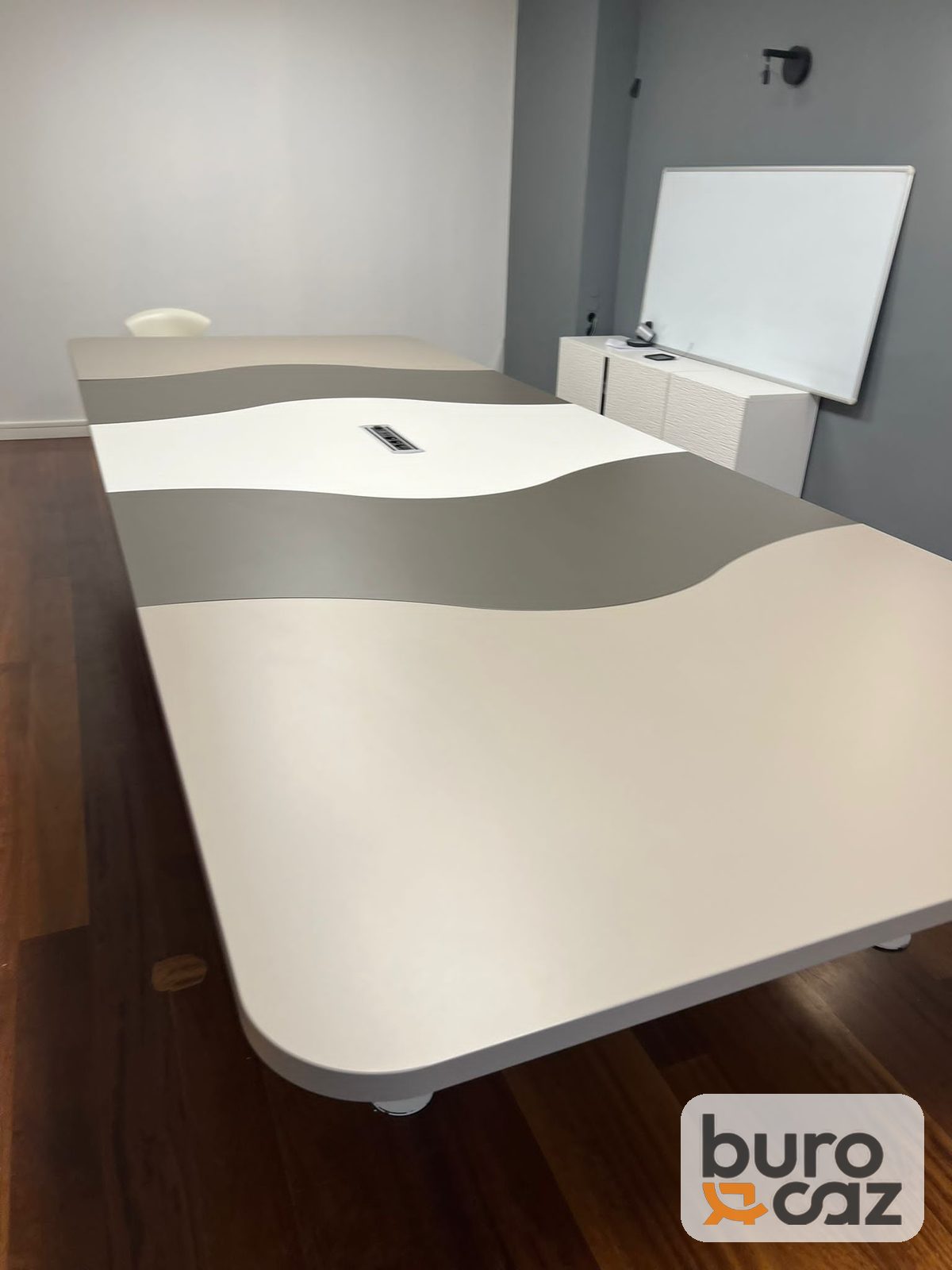 Grande table de réunion blanche et grise motif vague — photo 3