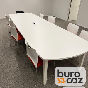 Grande table de réunion blanche forme tonneau 12 personnes