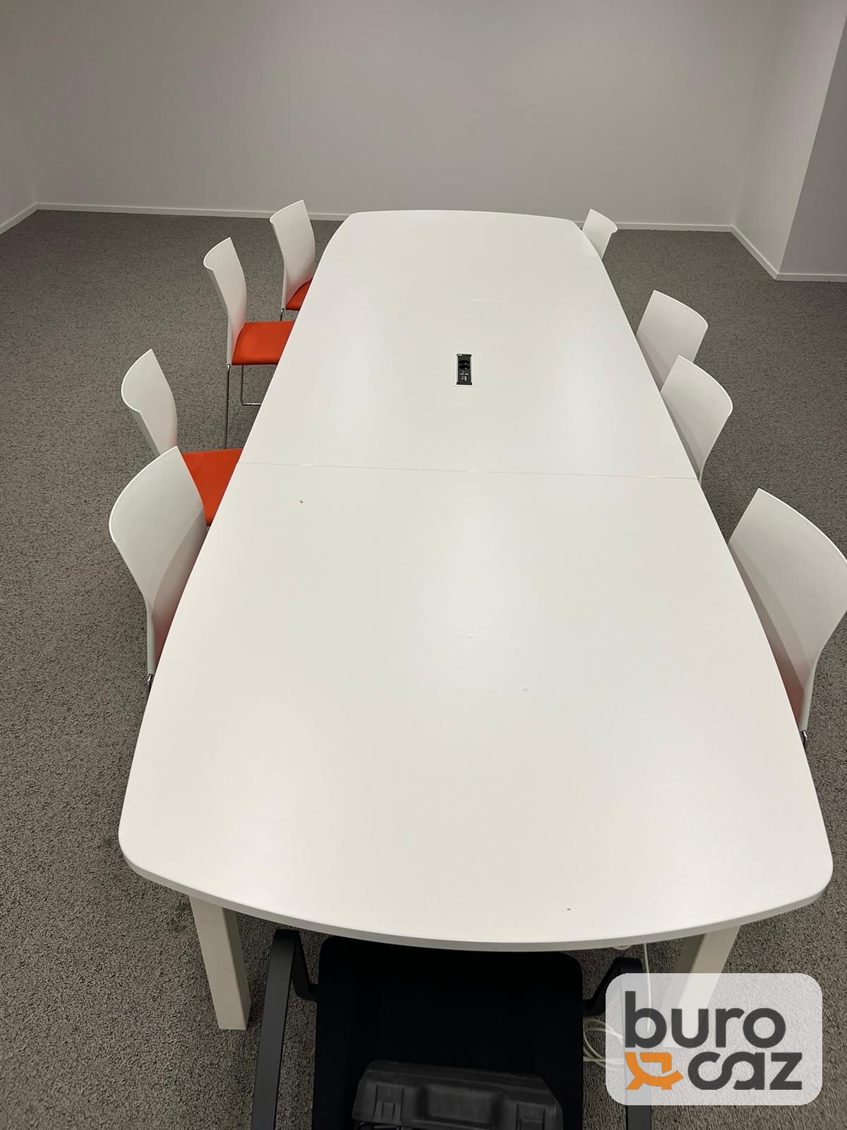 Grande table de réunion blanche forme tonneau 12 personnes — photo 2