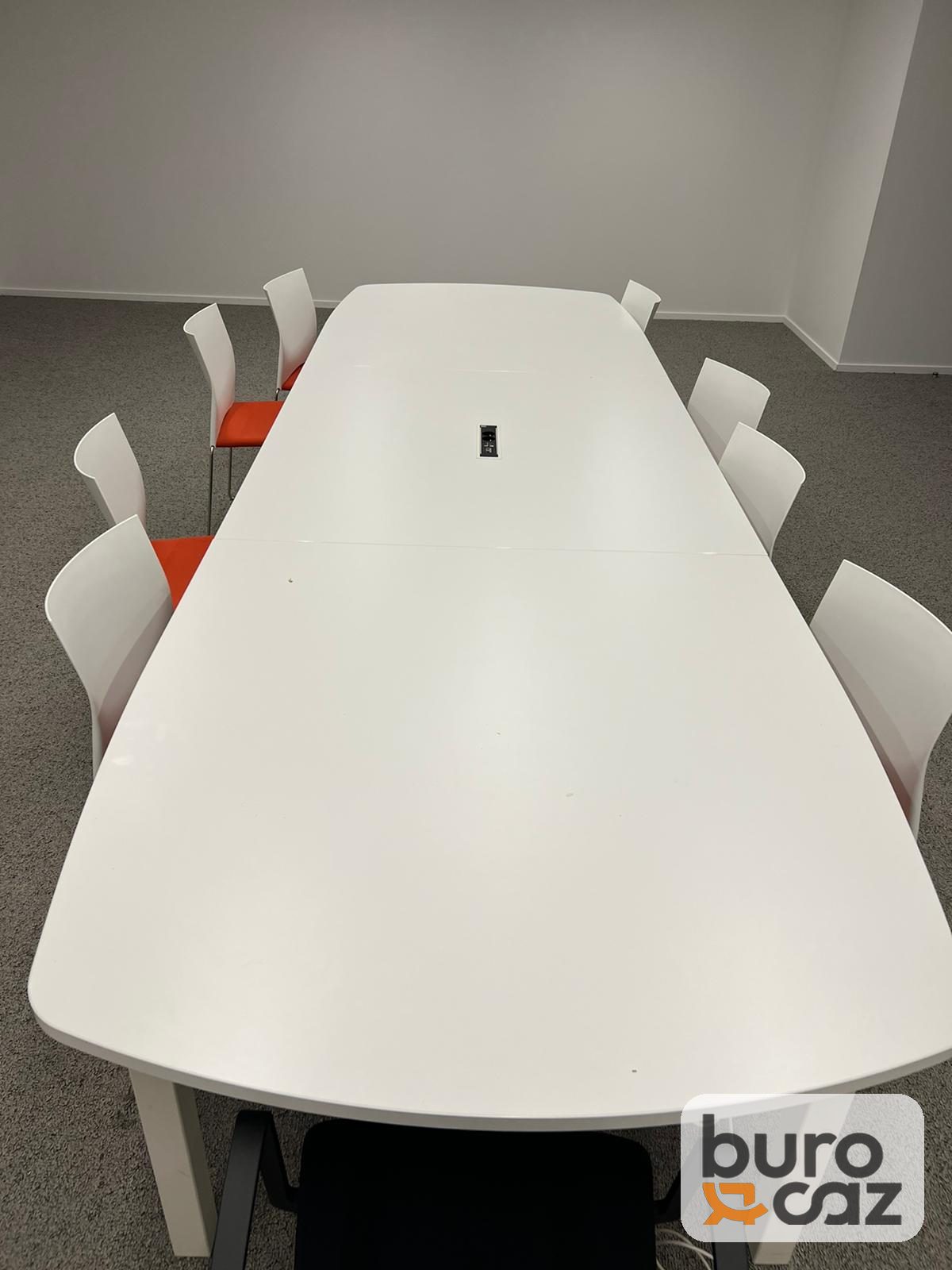 Grande table de réunion blanche forme tonneau 12 personnes — photo 3