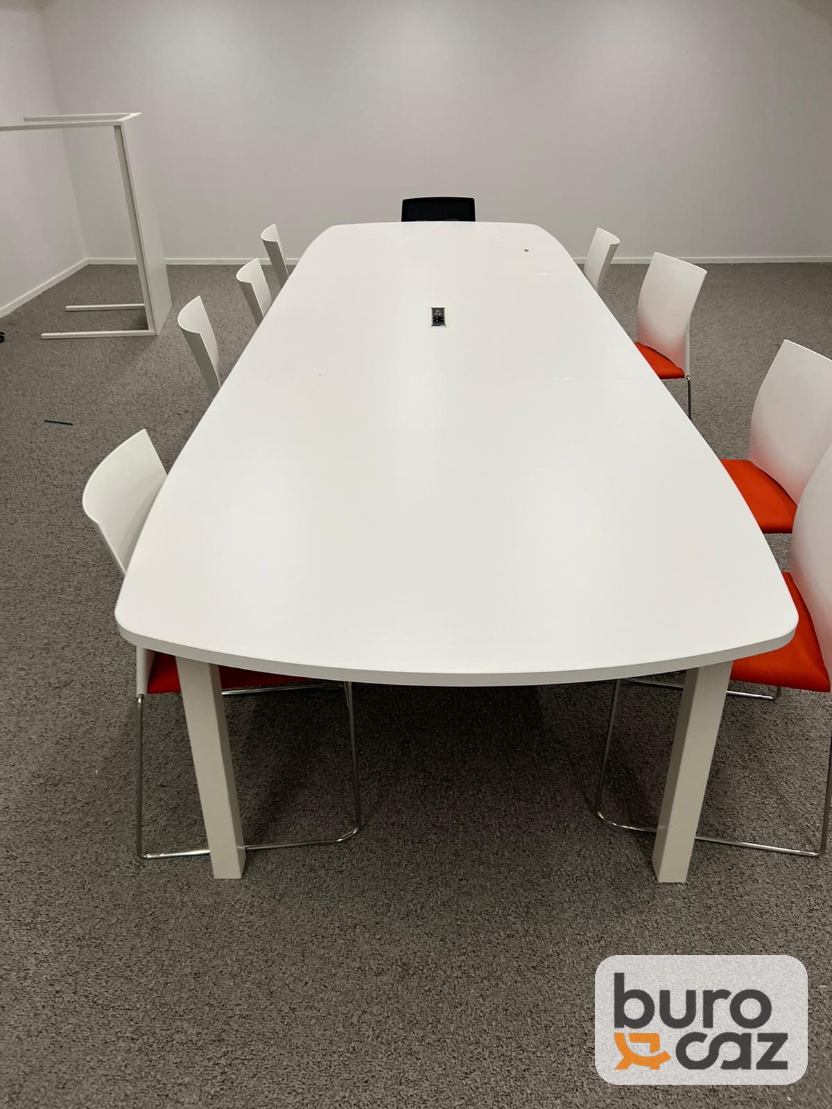 Grande table de réunion blanche forme tonneau 12 personnes — photo 9