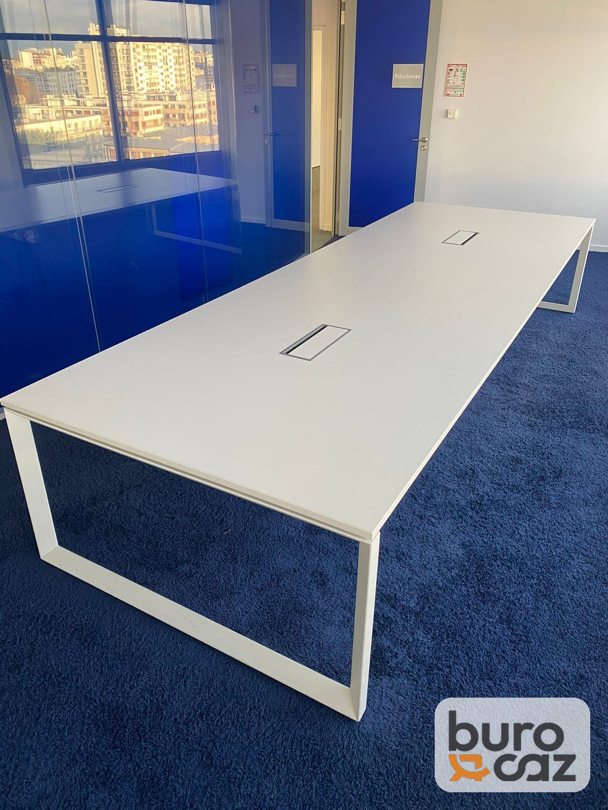 Grande table de réunion blanche piètement cadre