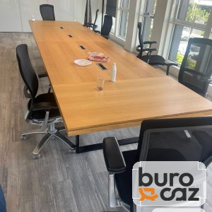 Grande table de réunion chêne piètement luge noir