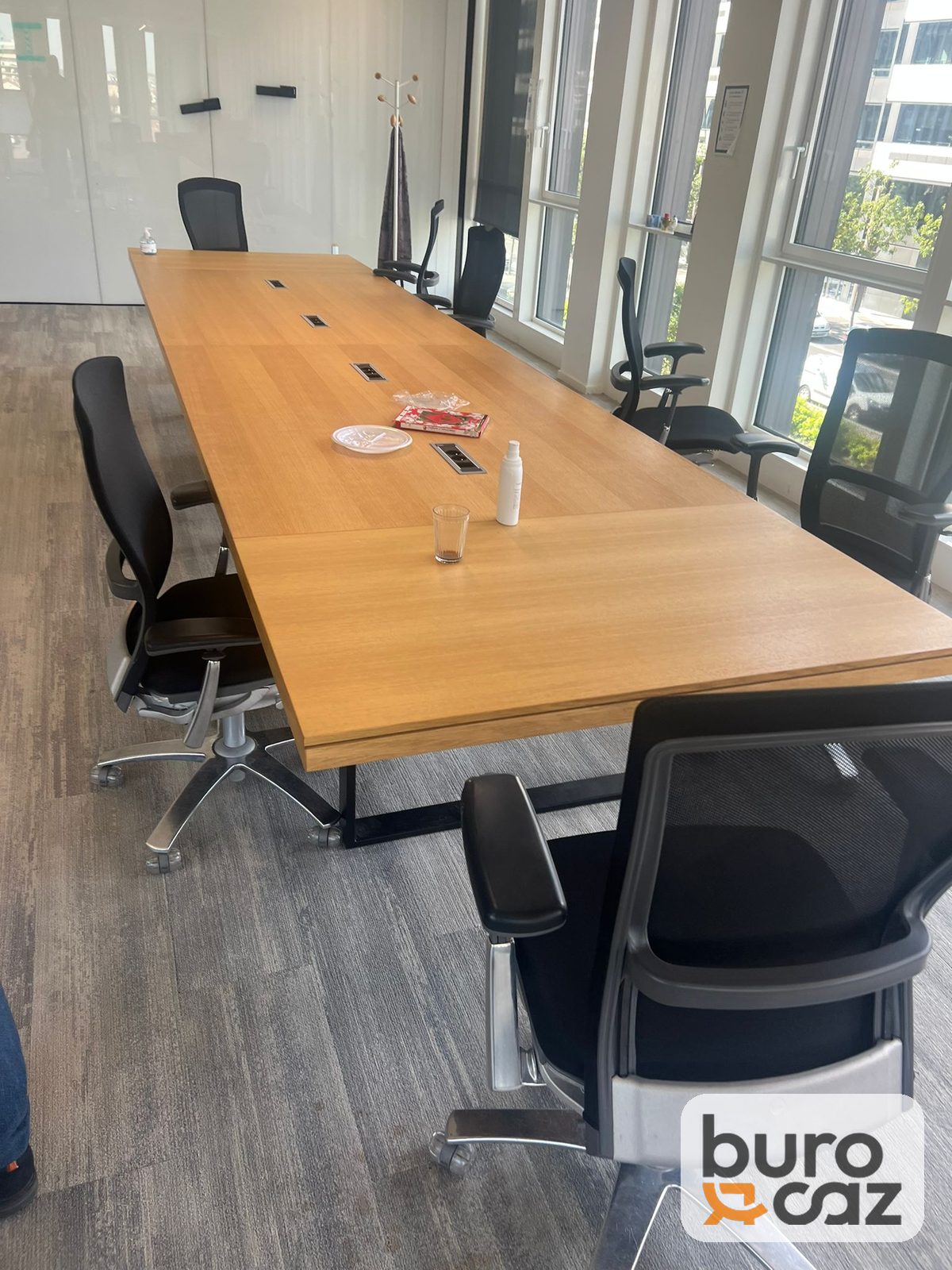 Grande table de réunion chêne piètement luge noir