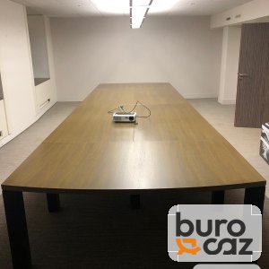 Grande table de réunion chêne piètement noir
