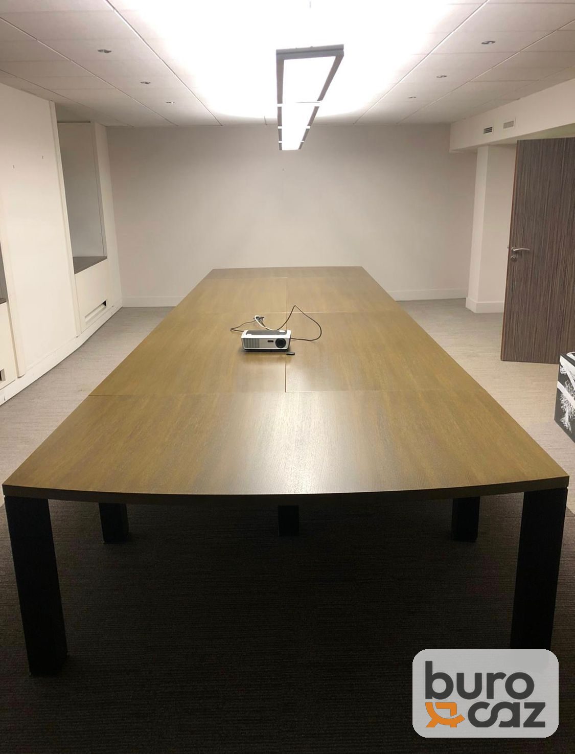 Grande table de réunion chêne piètement noir — photo 2