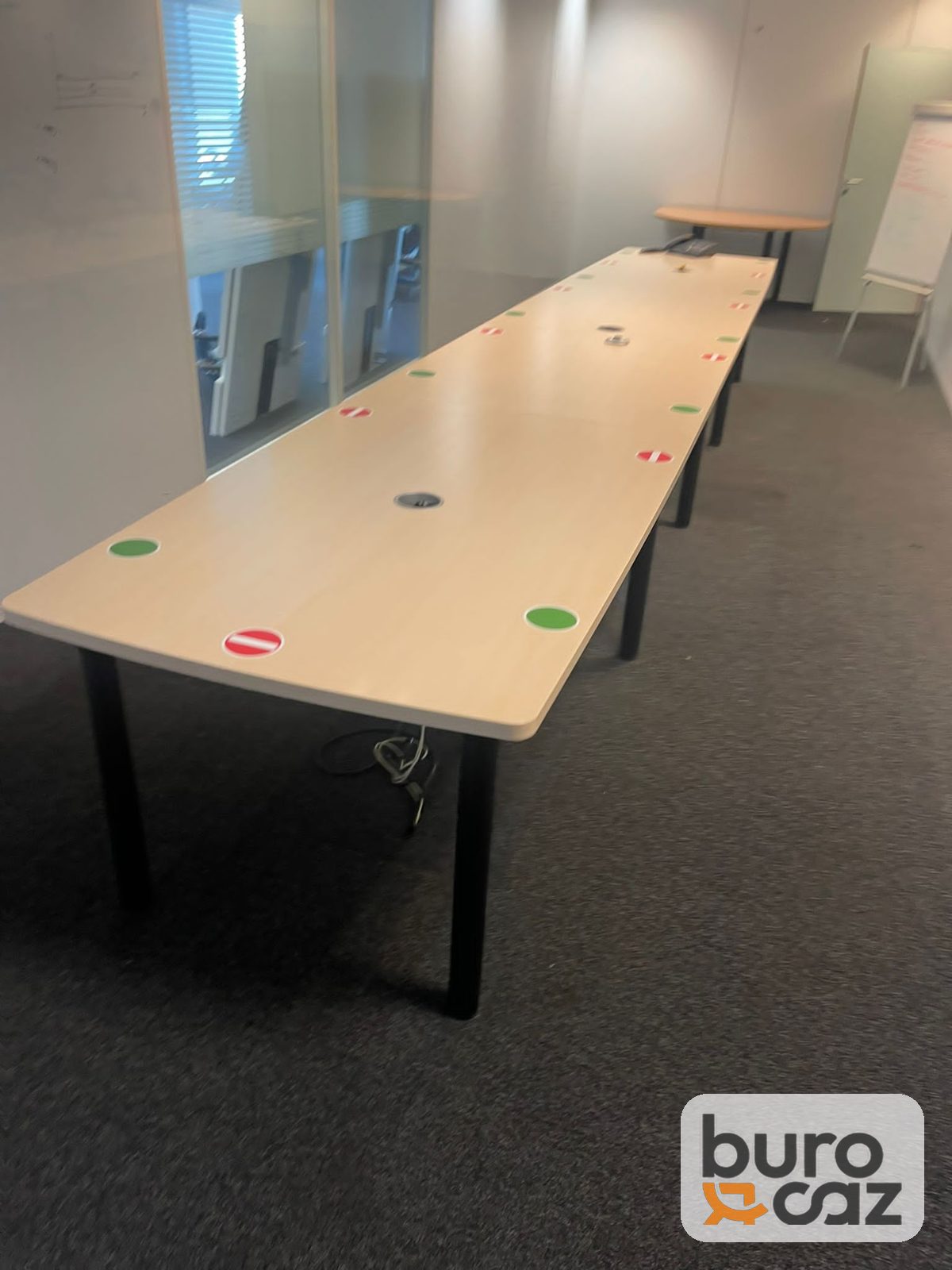 Grande table de réunion érable – piètement noir — photo 2