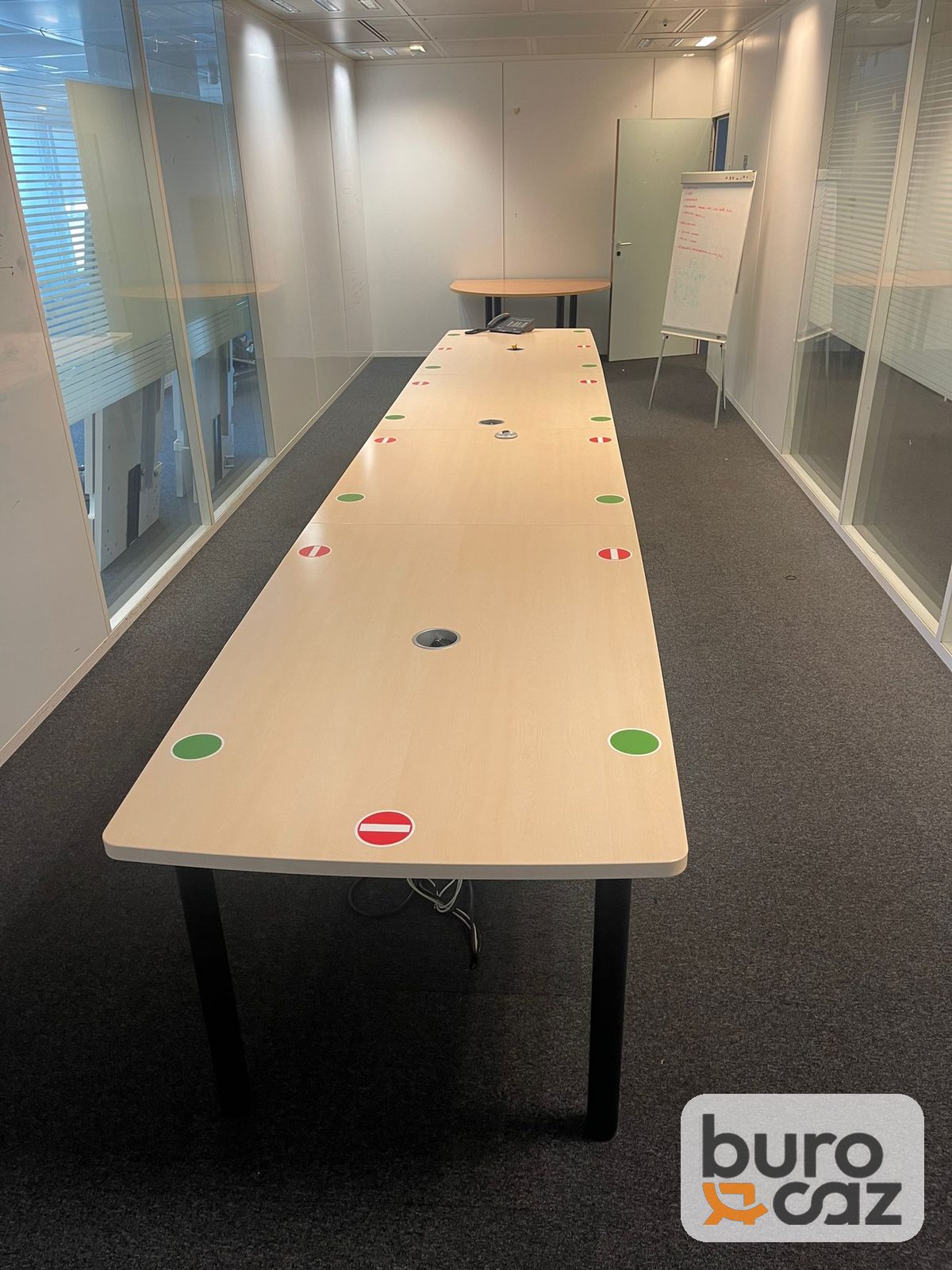 Grande table de réunion érable – piètement noir — photo 3