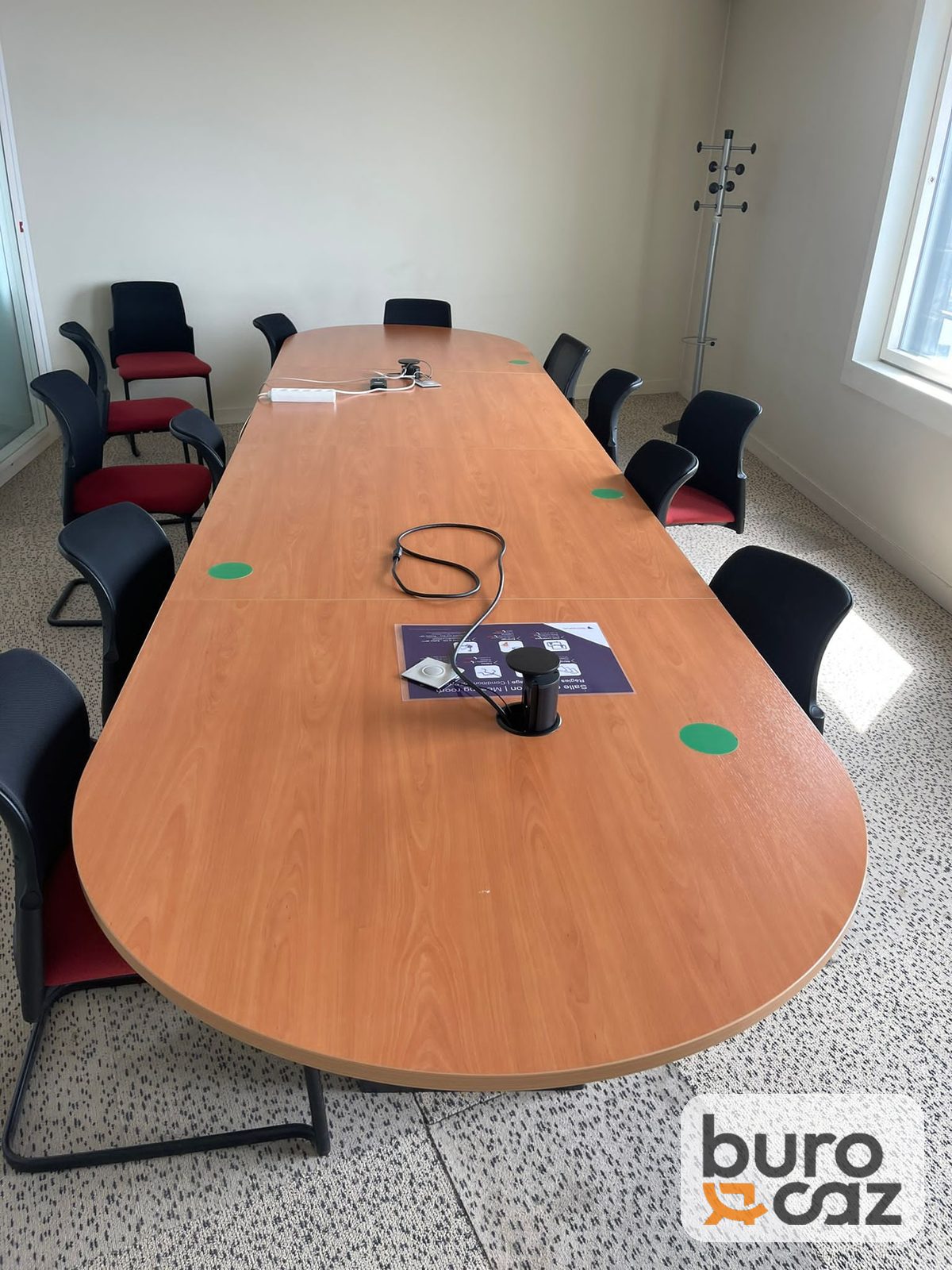 Grande table de réunion merisier bouts arrondis – 14 personnes — photo 4
